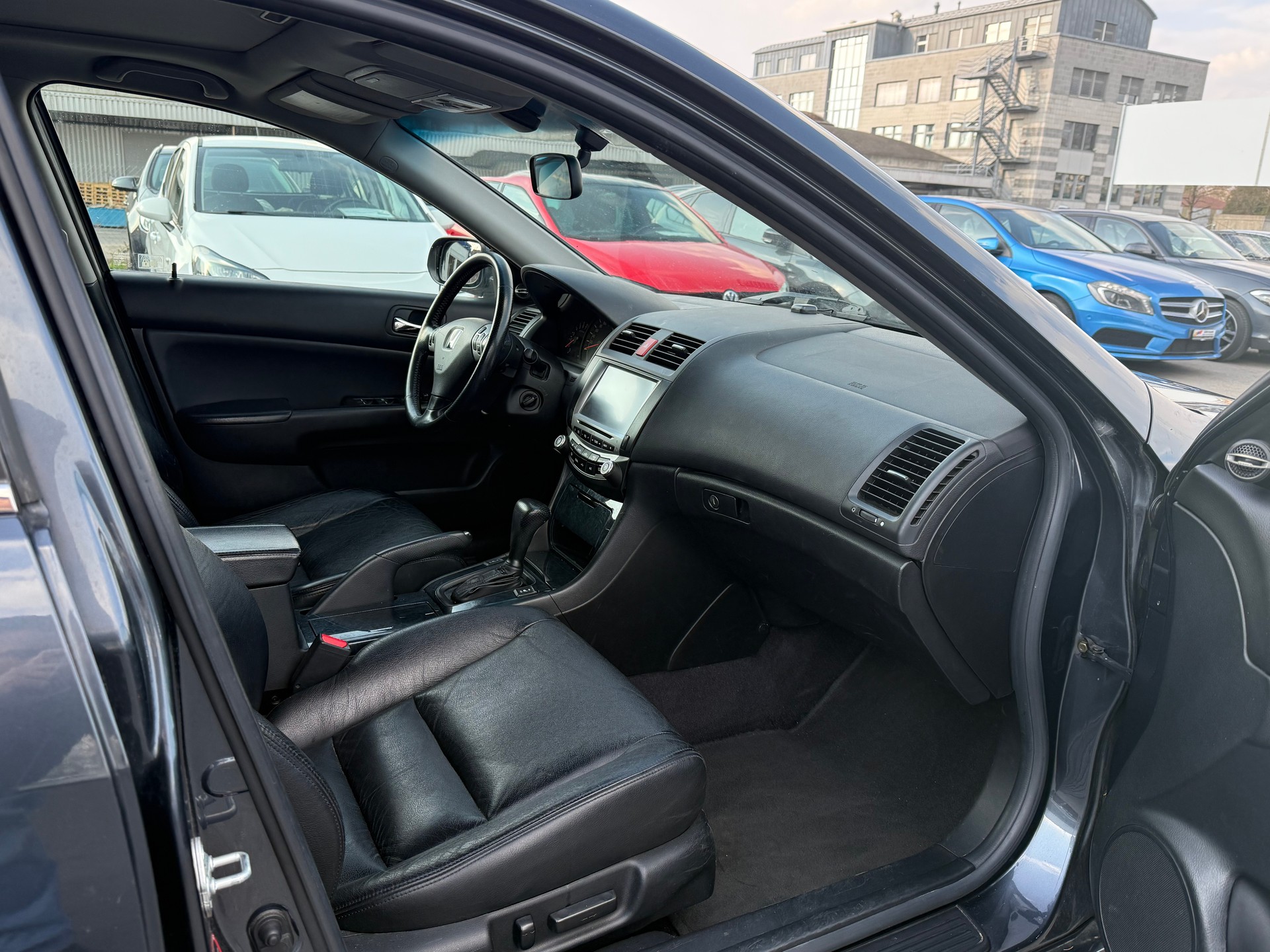 HONDA Accord 2.4i S Executive Automatic / Frisch ab MFK & Service / 190PS / Schiebedach / Leder / PDC / 8-fach bereift-image-7