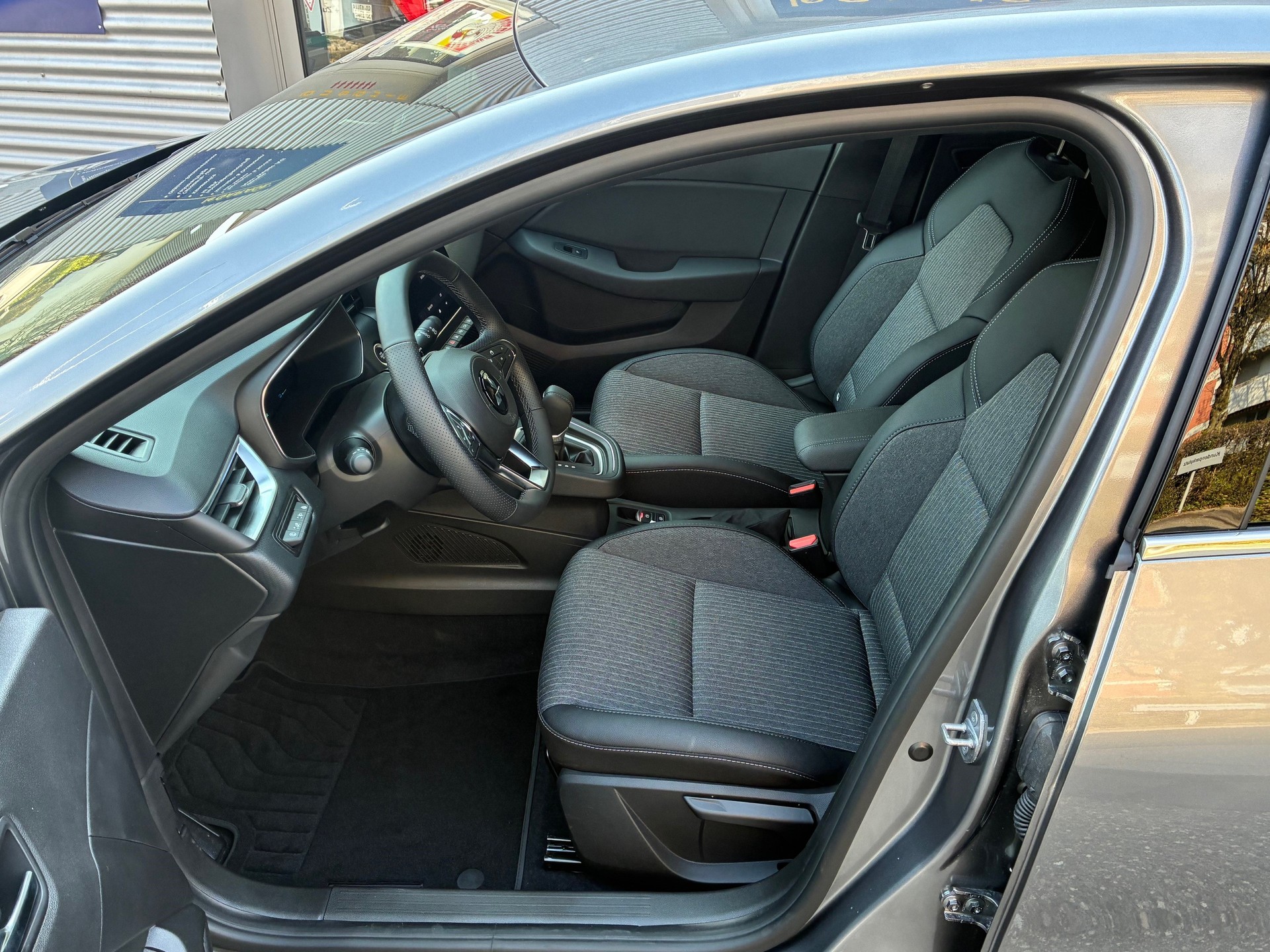 MITSUBISHI COLT 1.6 HEV Instyle-image-9