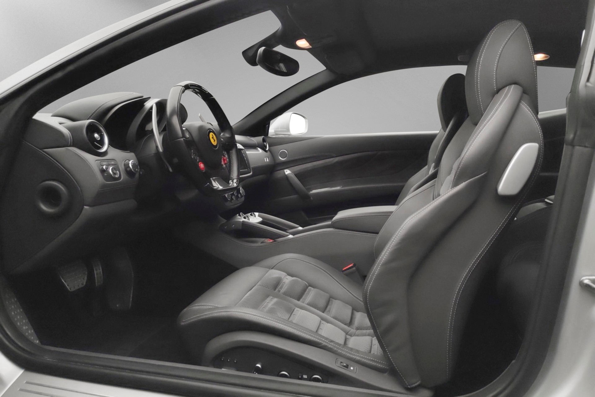 FERRARI FF-image-10