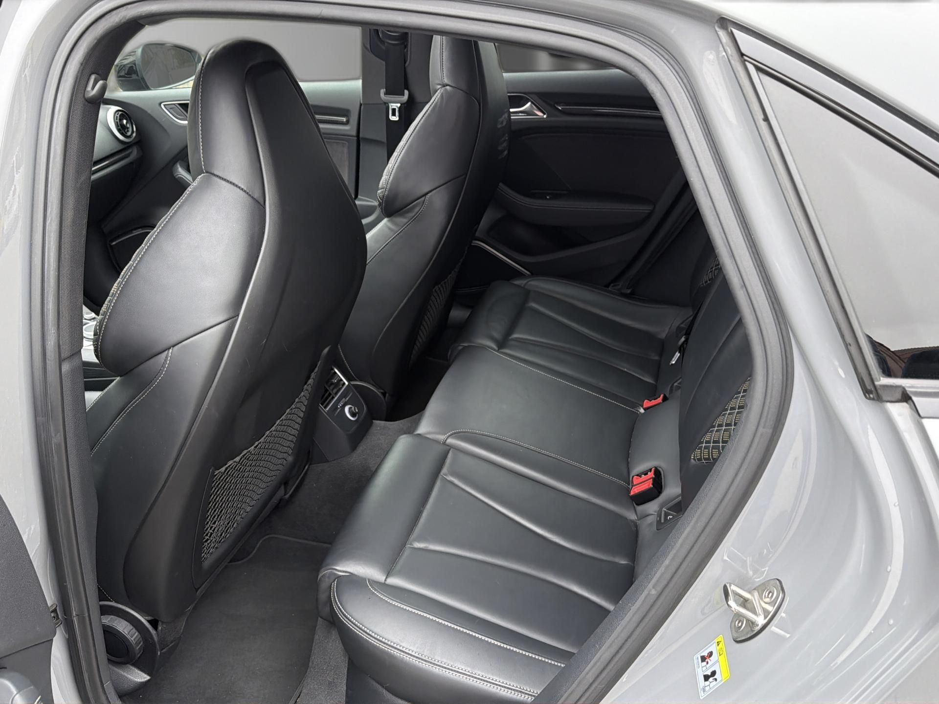AUDI RS3 Limousine 2.5 TSI quattro S-tronic-image-12