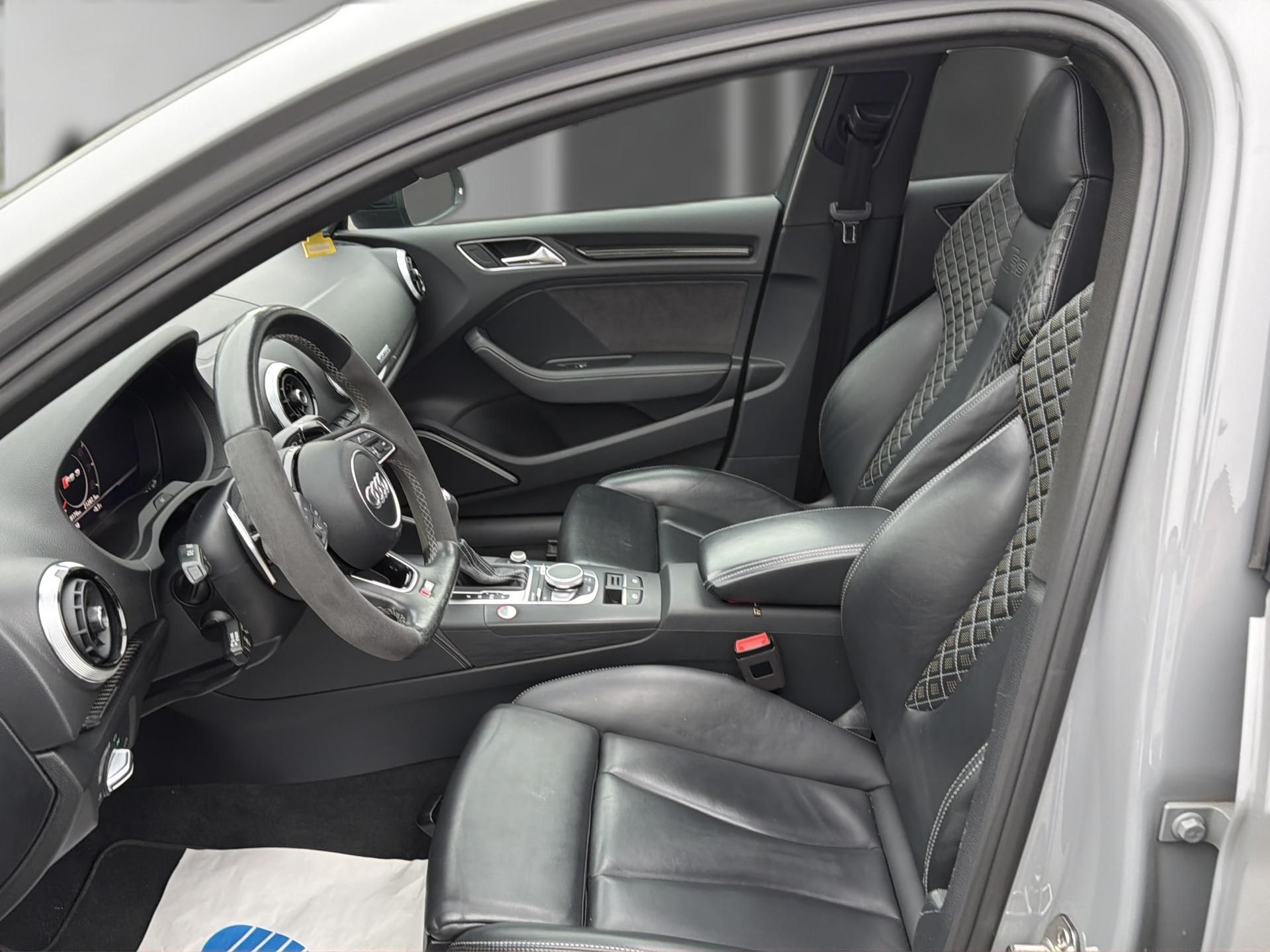 AUDI RS3 Limousine 2.5 TSI quattro S-tronic-image-10