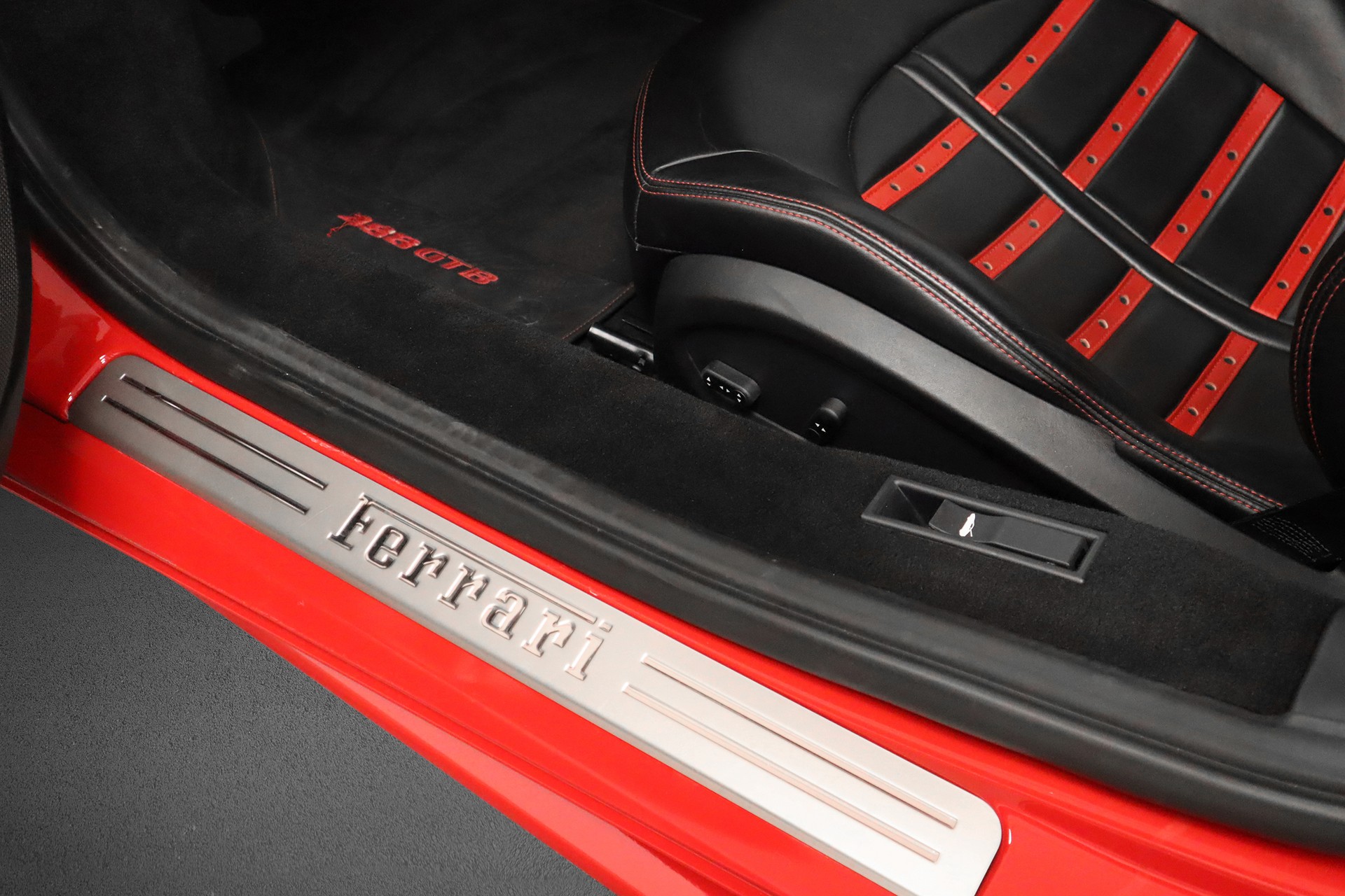 FERRARI 488 GTB 3.9 V8-image-13
