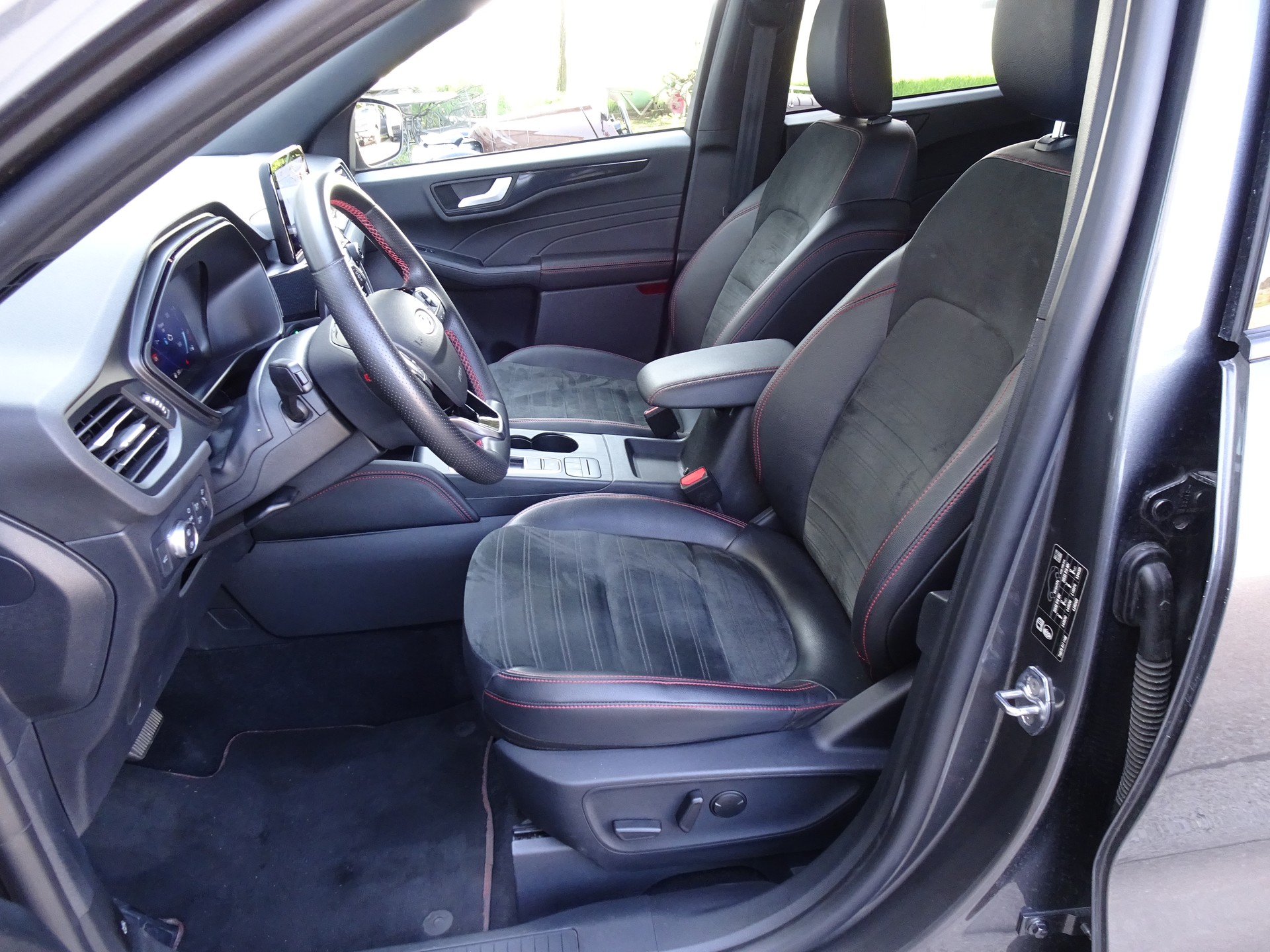 FORD Kuga 2.5 FHEV ST-Line X 4WD-image-7
