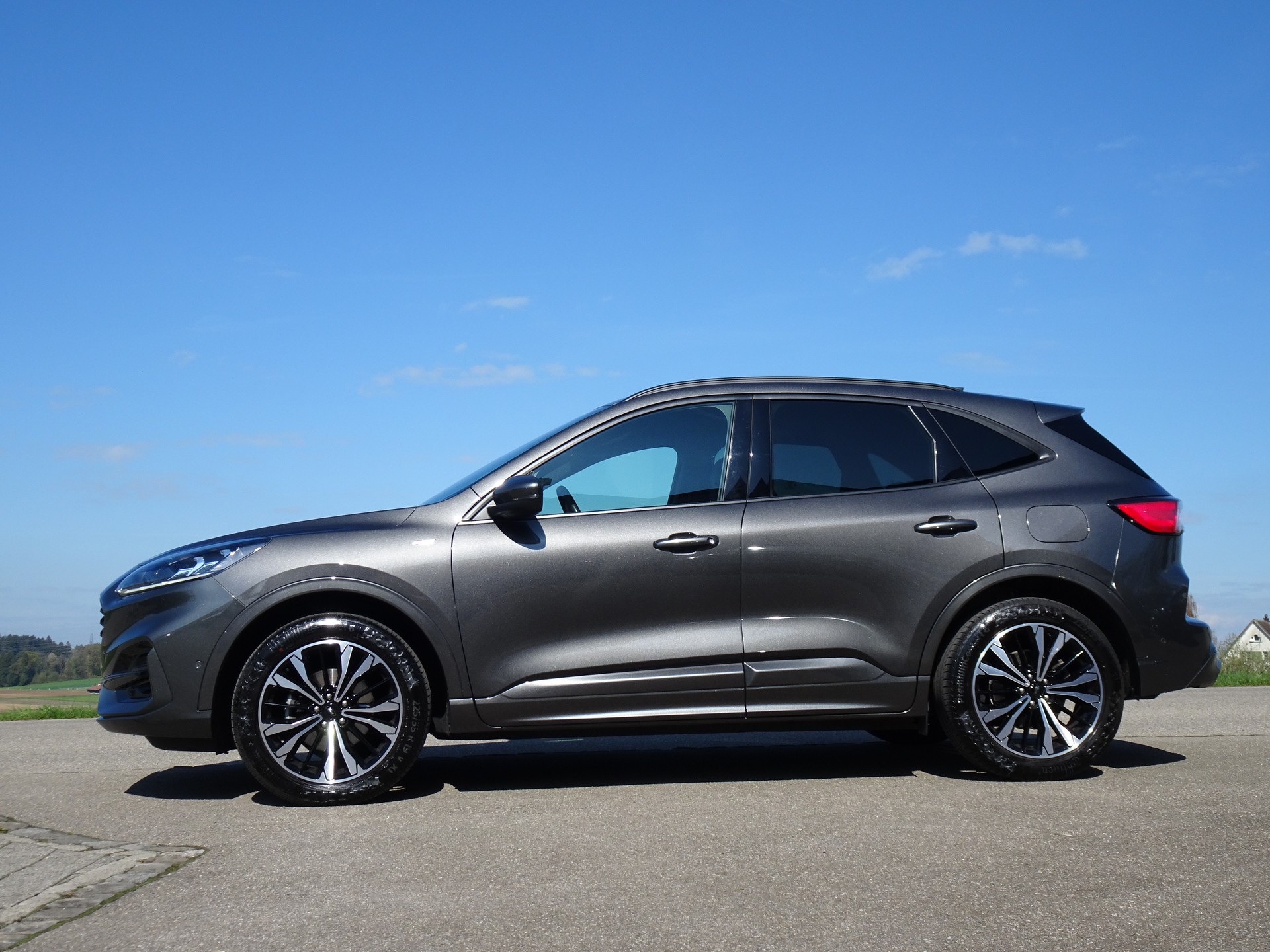 FORD Kuga 2.5 FHEV ST-Line X 4WD-image-1