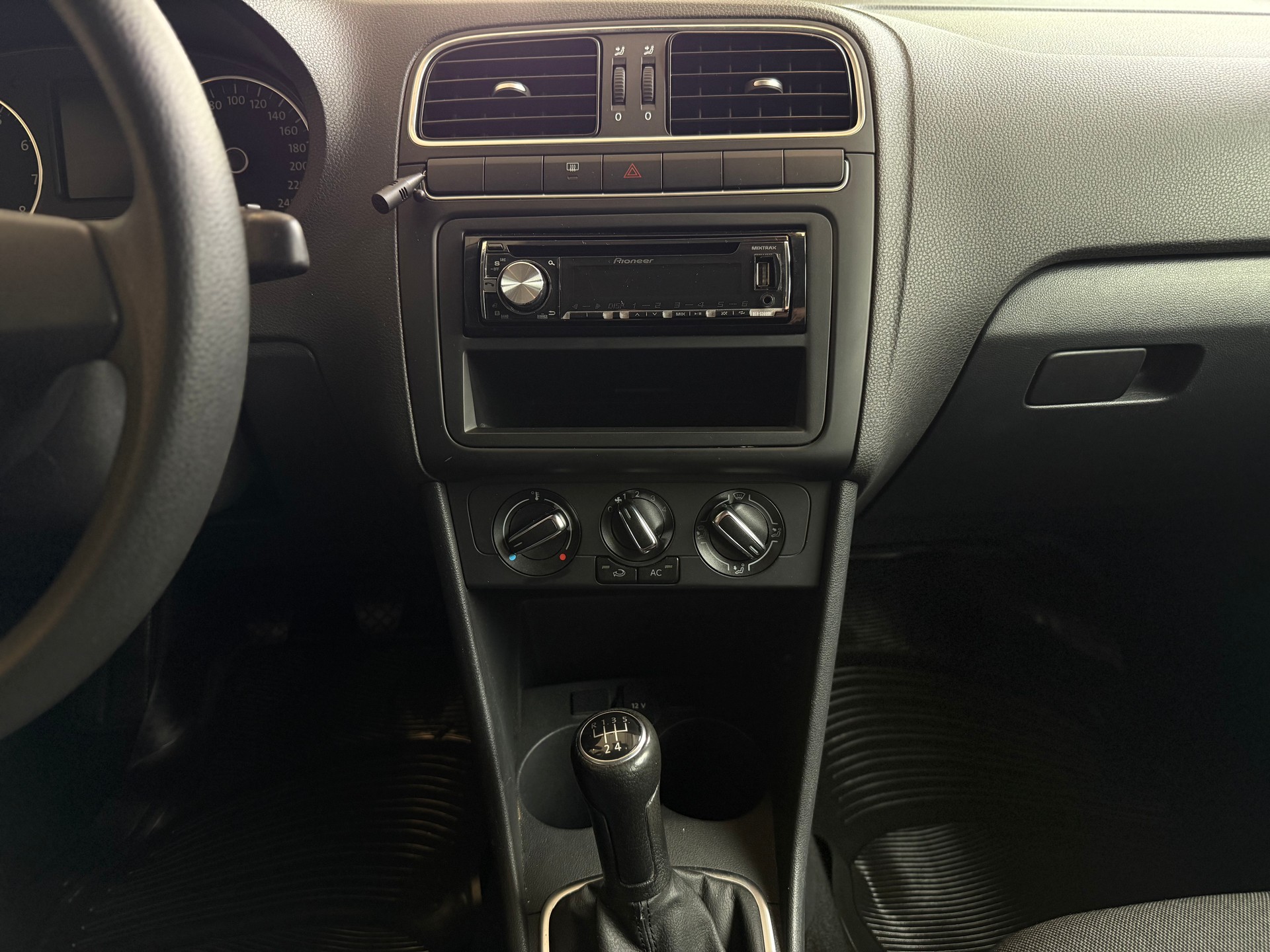 VW Polo 1.4 16V Comfortline-image-14