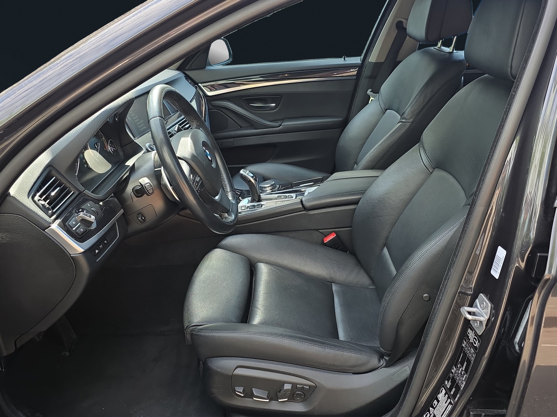 BMW 525d Touring xDrive Luxury Line Steptronic-image-9