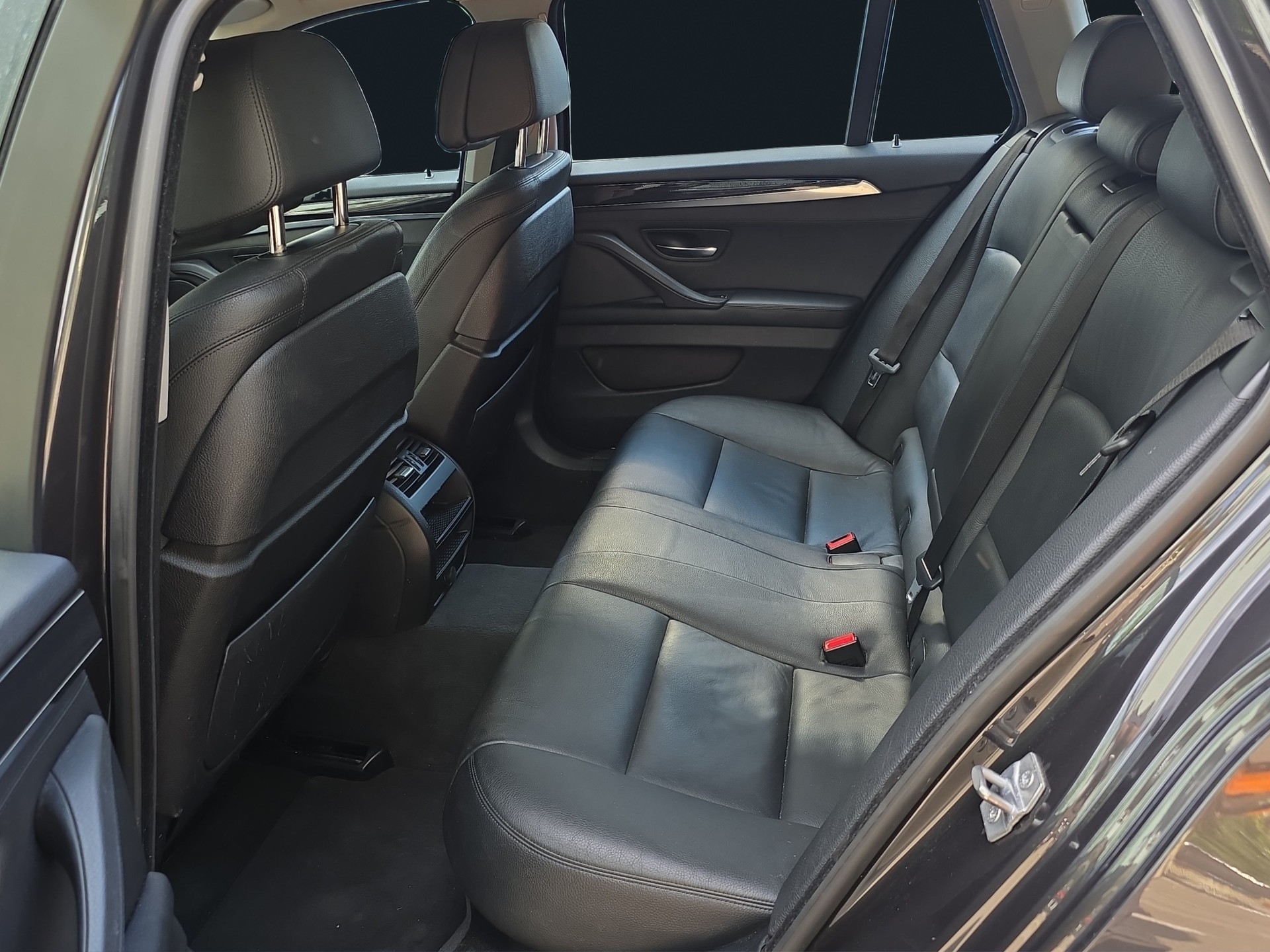 BMW 525d Touring xDrive Luxury Line Steptronic-image-10