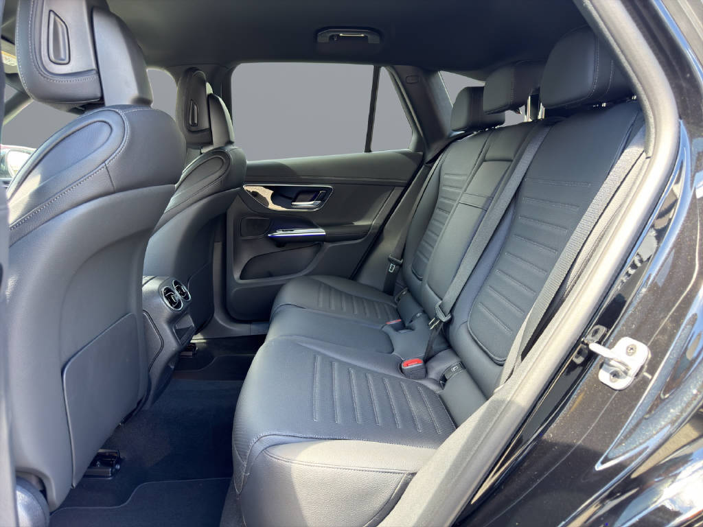 MERCEDES-BENZ GLC 300 AMG Line 4matic-image-13