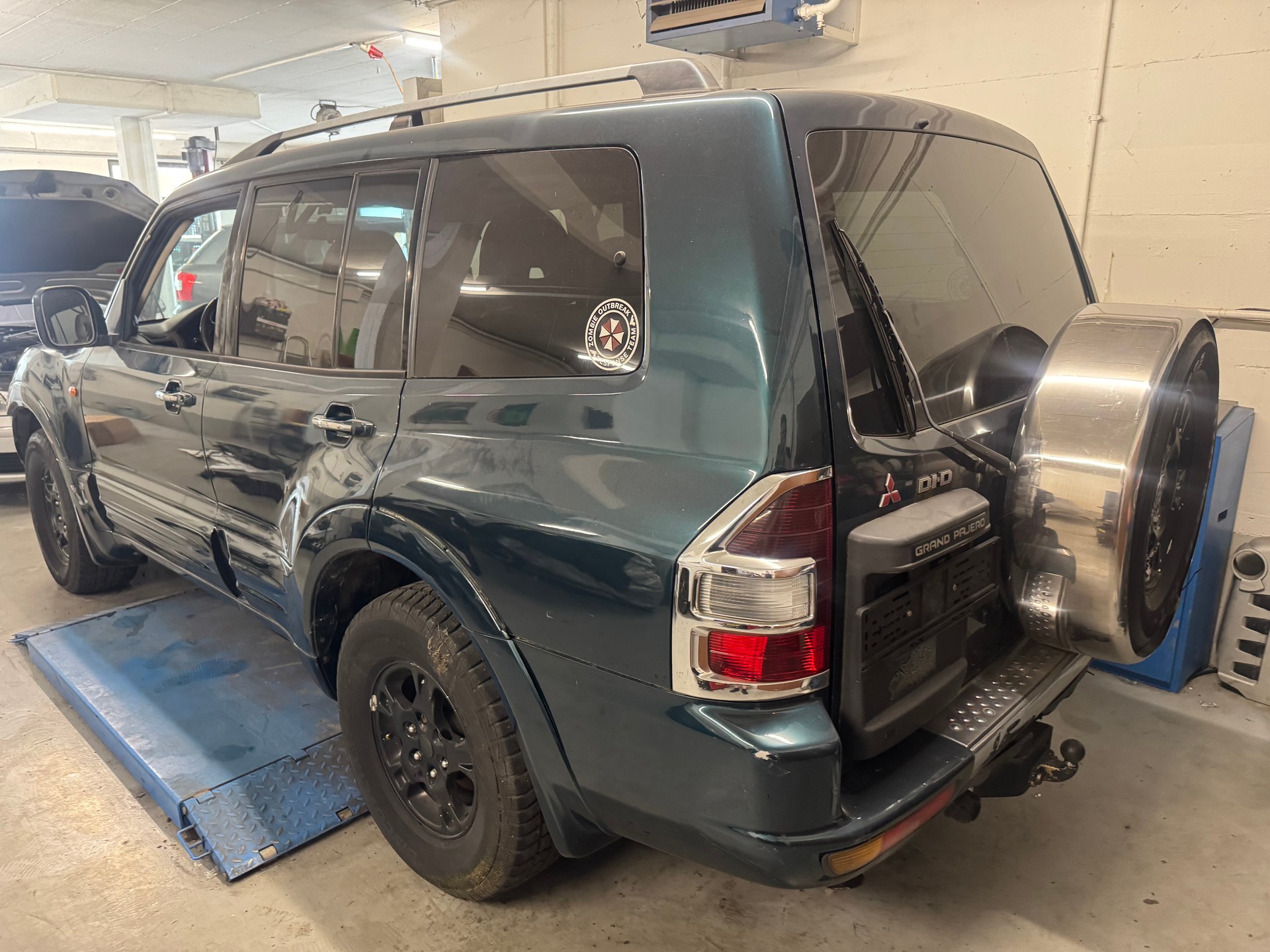 MITSUBISHI Pajero 3.2 DI-D Premium (Edition)-image-3