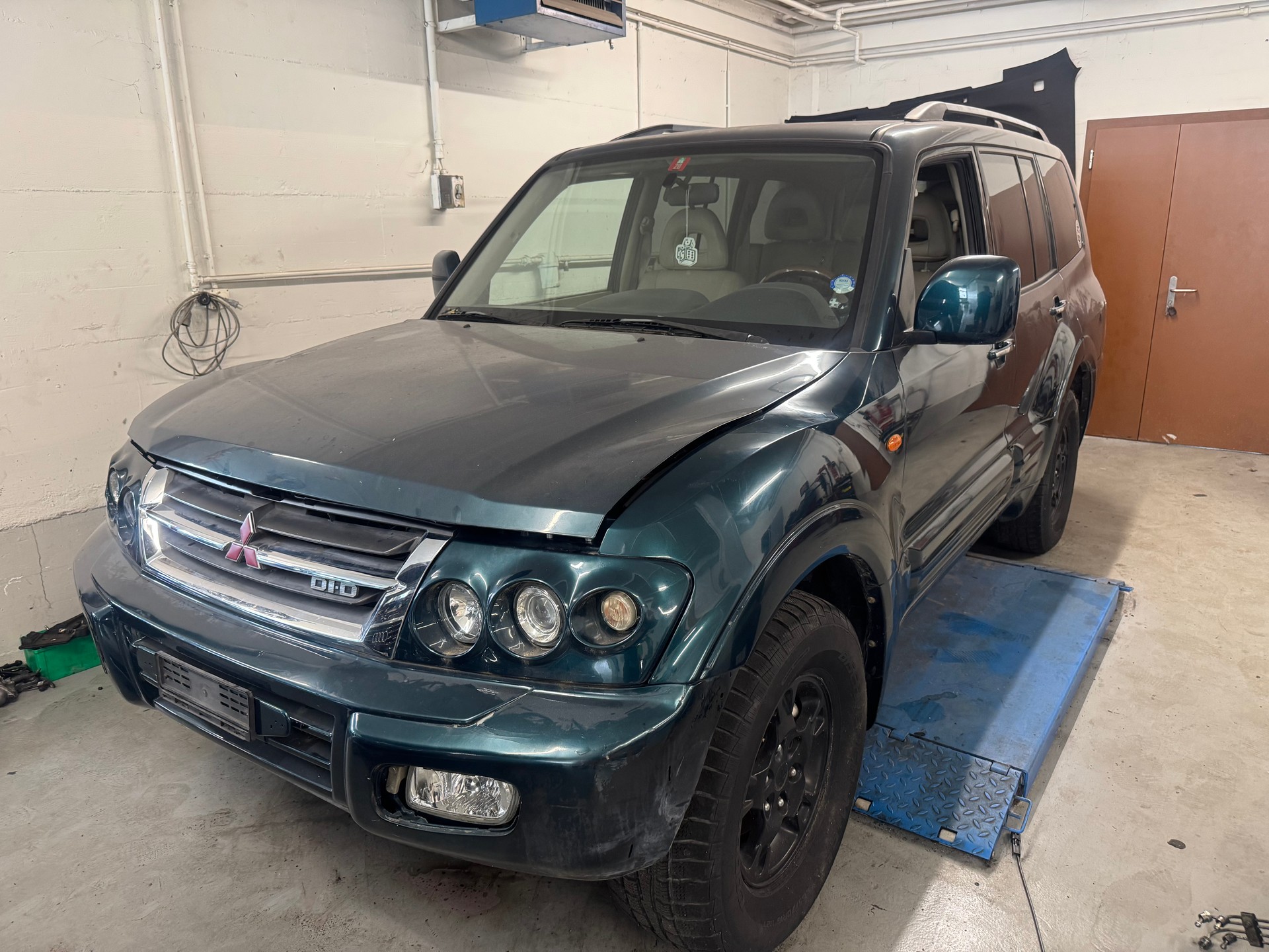 MITSUBISHI Pajero 3.2 DI-D Premium (Edition)