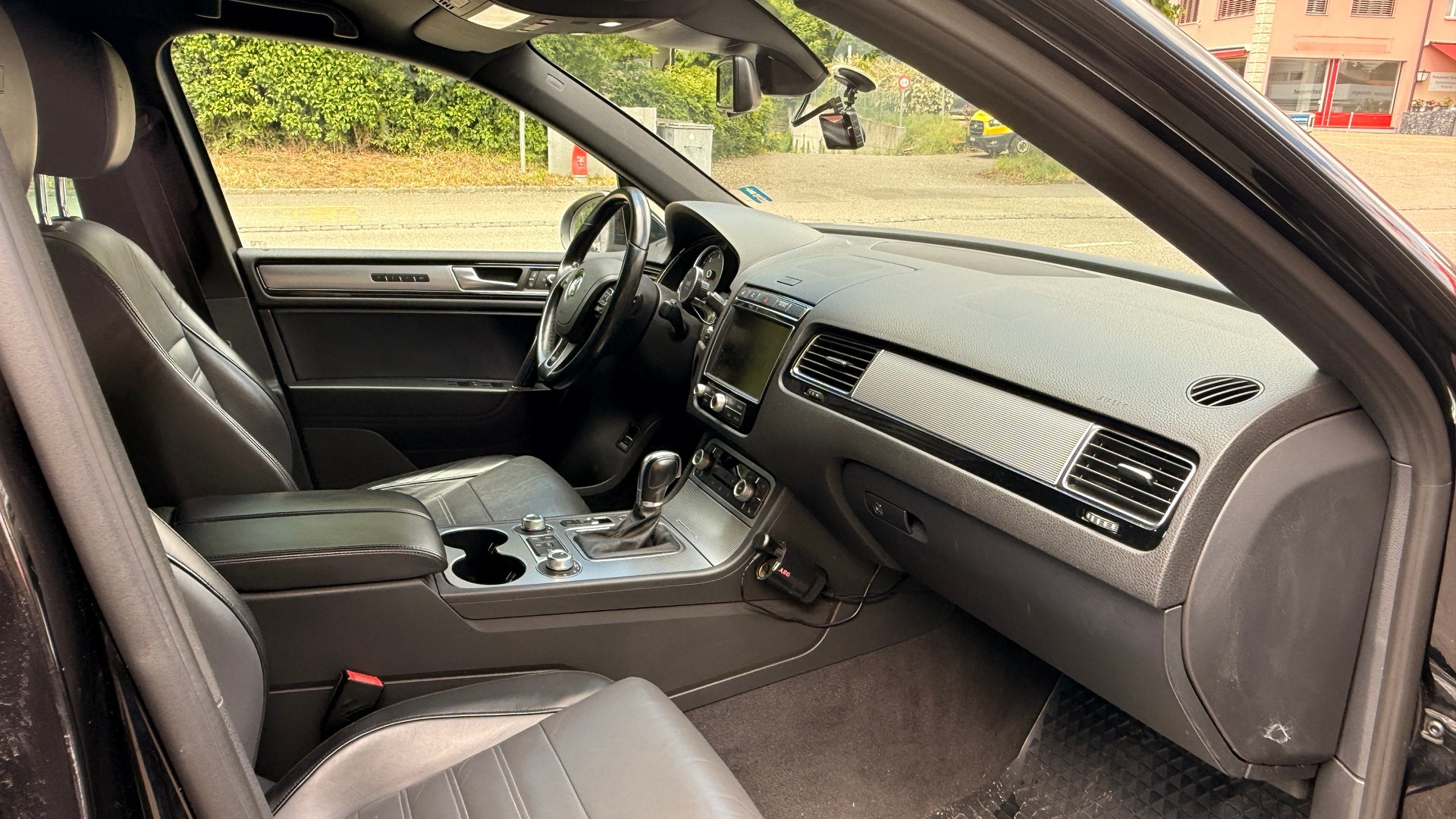 VW Touareg 3.0 TDI BlueMotion Technology Tiptronic-image-12