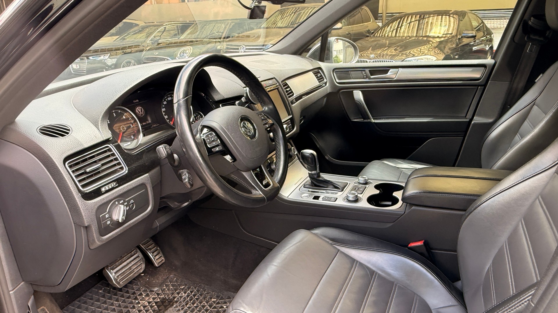 VW Touareg 3.0 TDI BlueMotion Technology Tiptronic-image-8