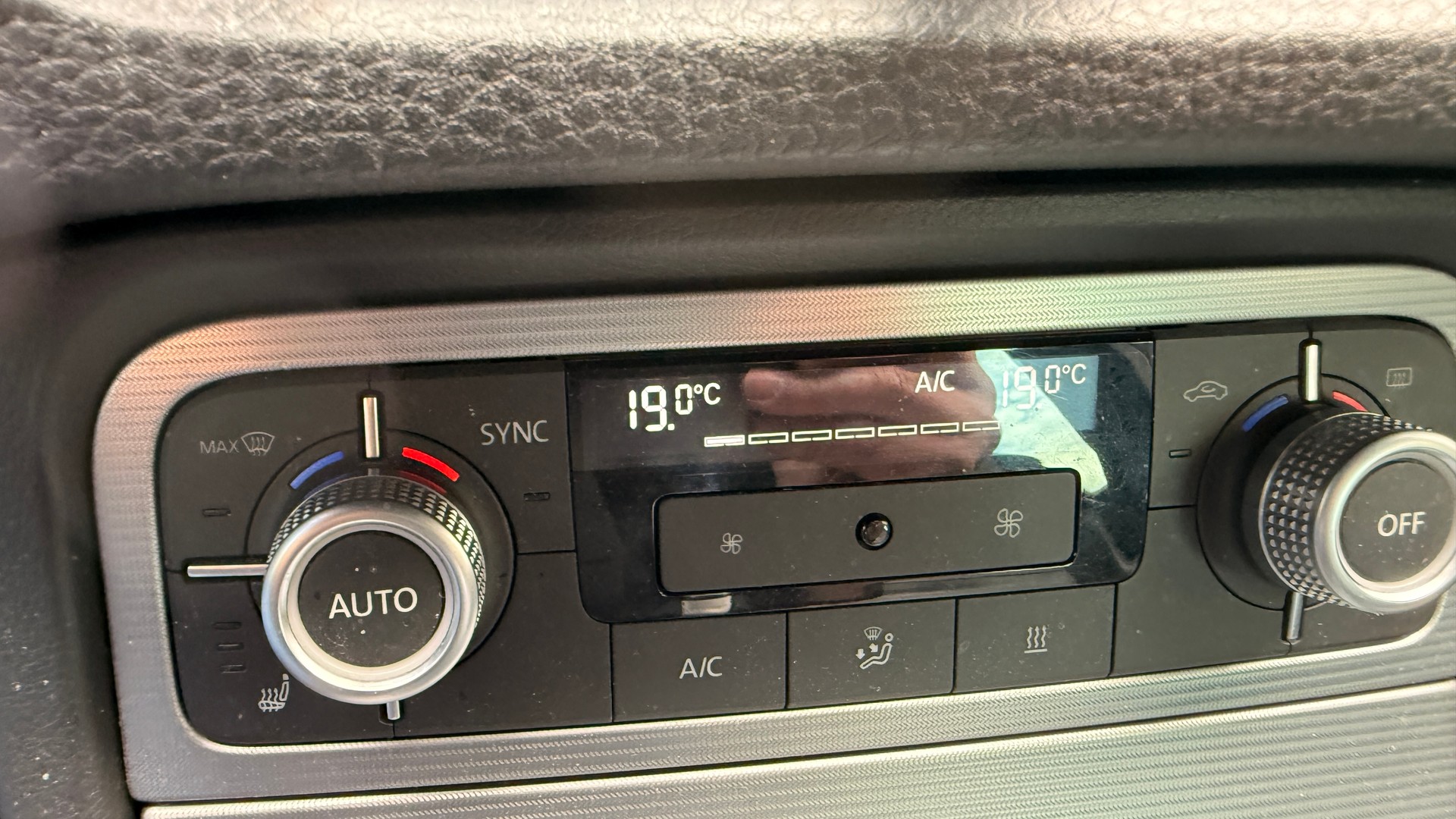 VW Touareg 3.0 TDI BlueMotion Technology Tiptronic-image-14