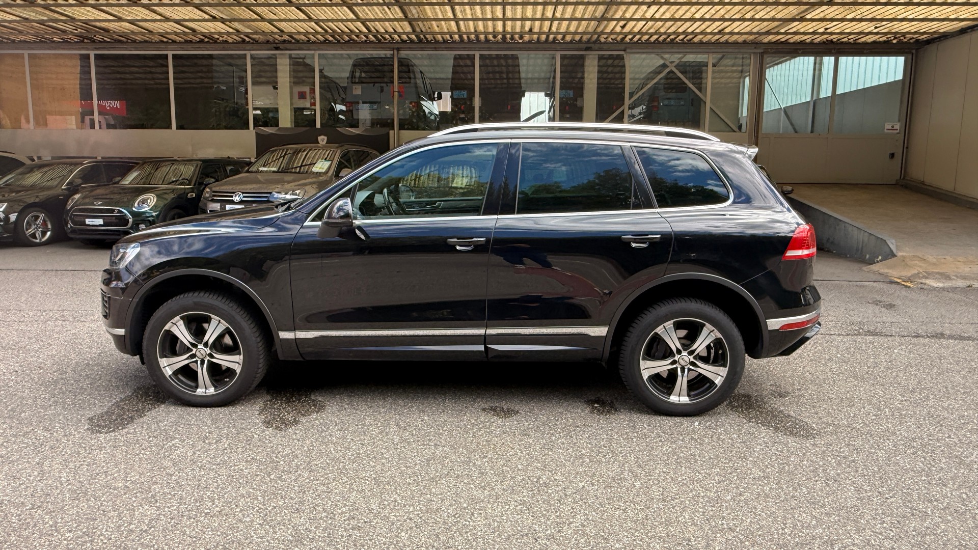 VW Touareg 3.0 TDI BlueMotion Technology Tiptronic-image-5