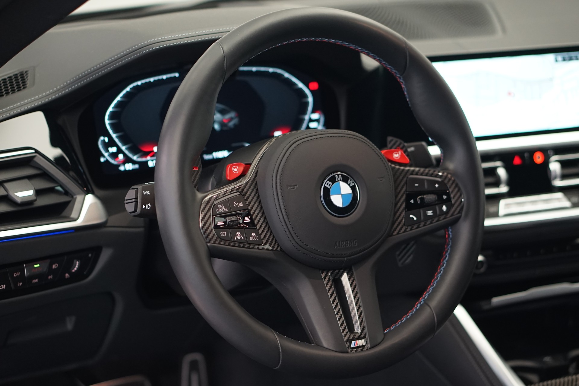 BMW M4 Coupé Competition M xDrive *CH-Fahrzeug* *Dravitgrau* *Carbon*-image-17
