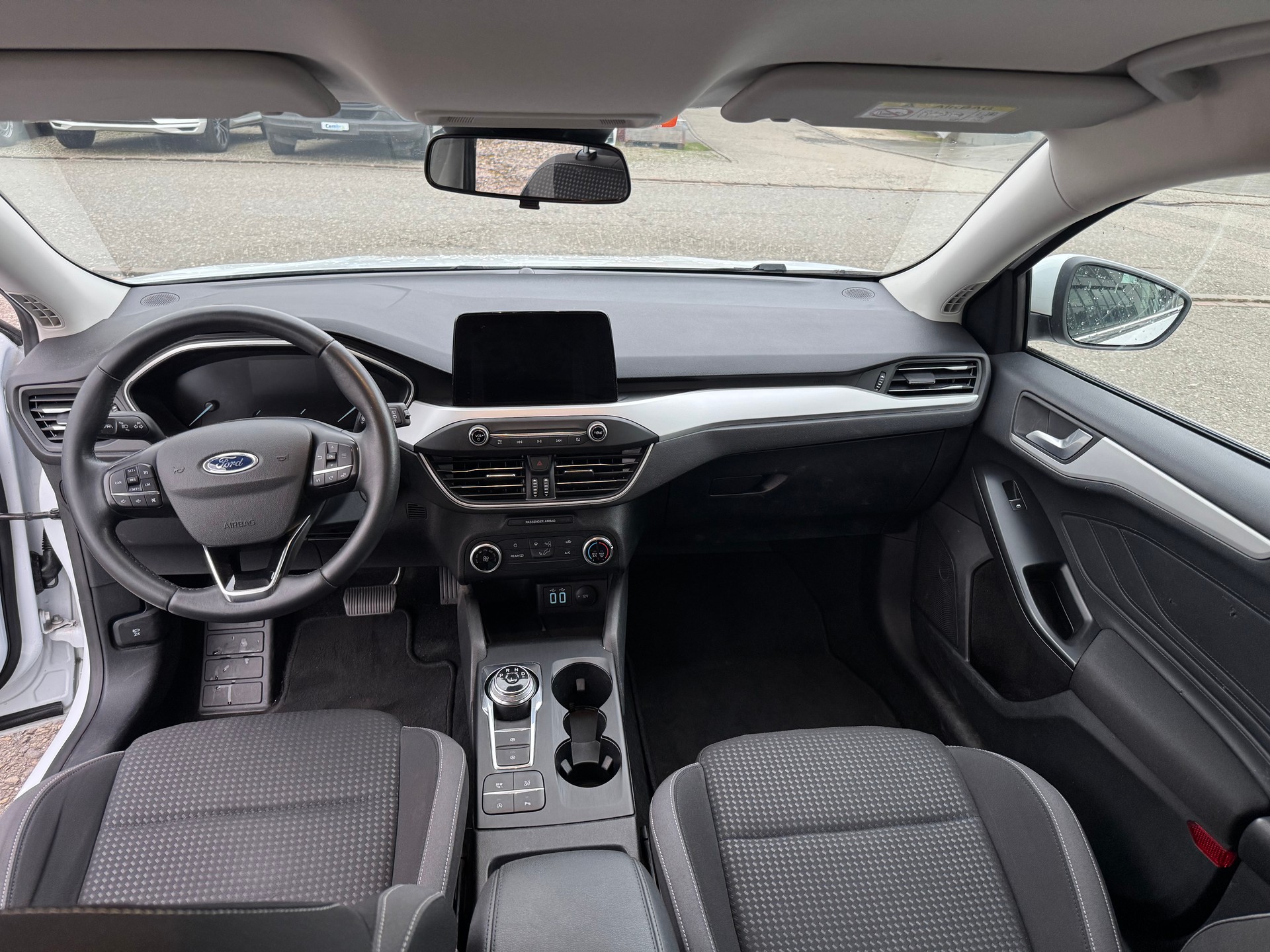 FORD Focus 1.5 TDCi Cool Connect Automatic-image-4