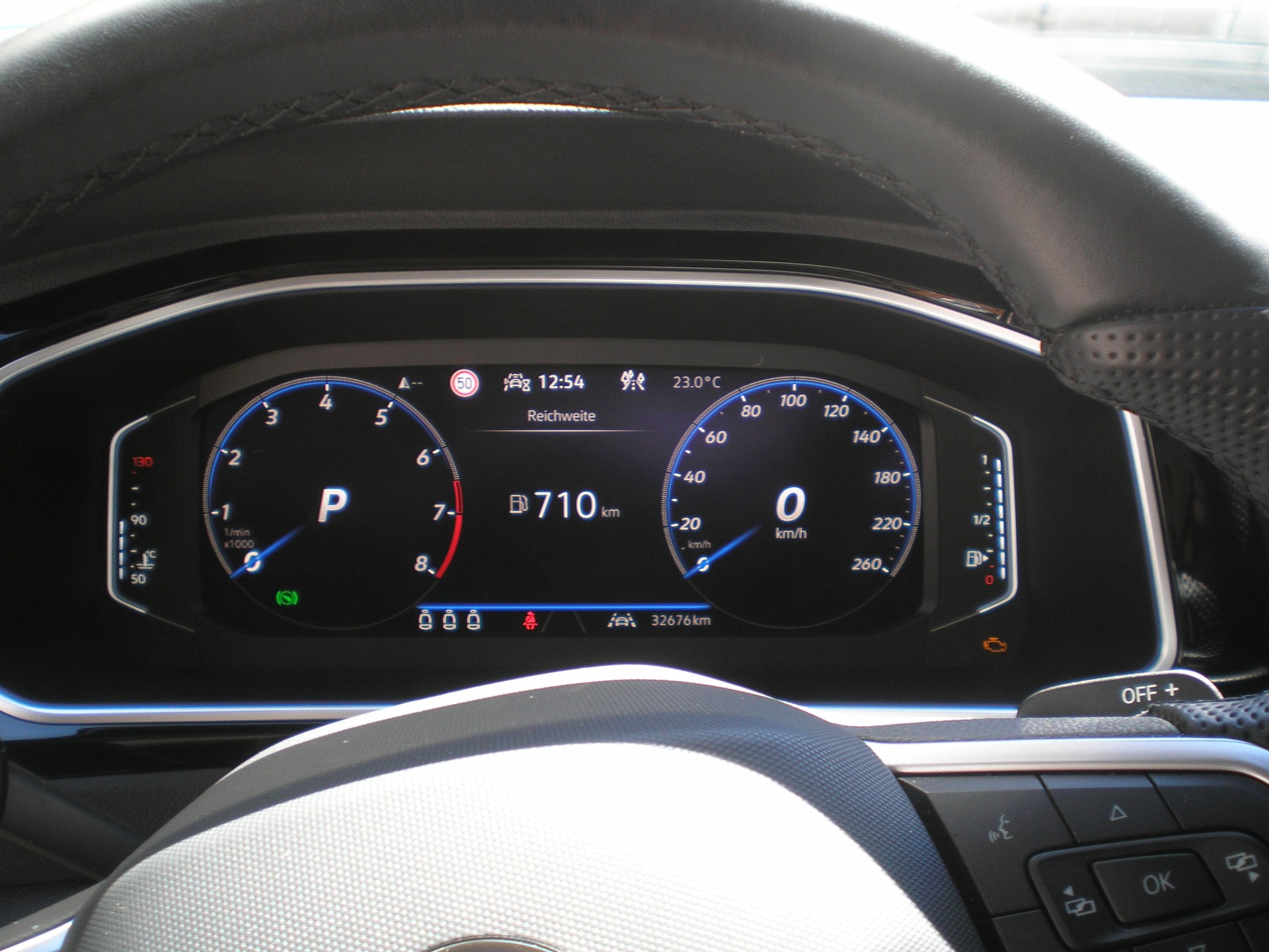 VW T-Roc 2.0 TSI R-Line DSG 4Motion-image-4