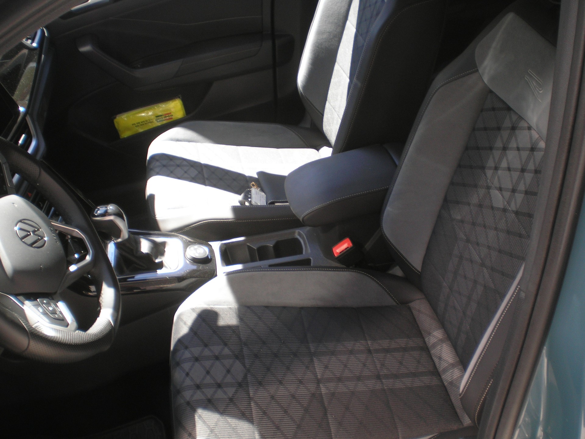 VW T-Roc 2.0 TSI R-Line DSG 4Motion-image-3
