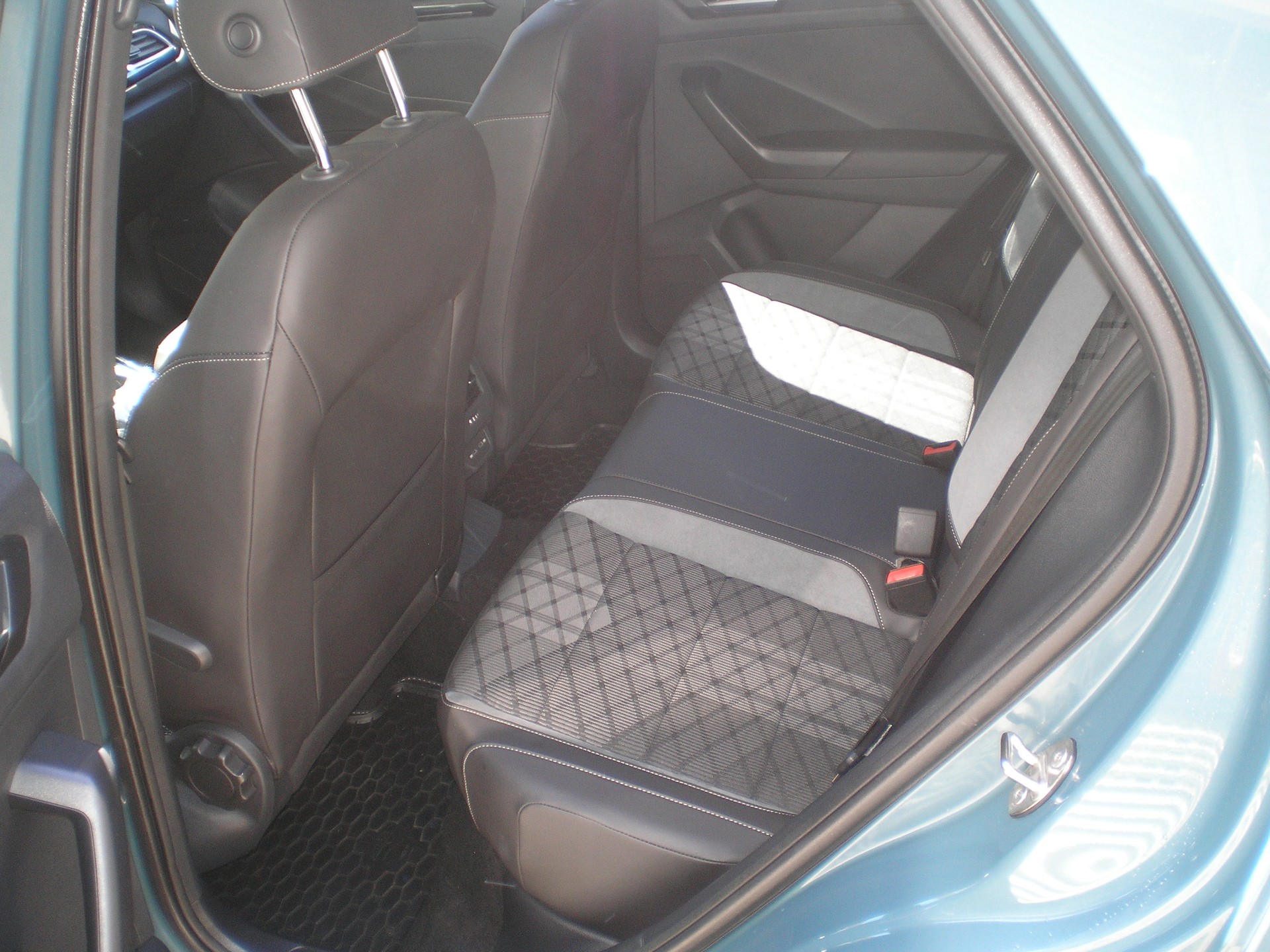 VW T-Roc 2.0 TSI R-Line DSG 4Motion-image-6