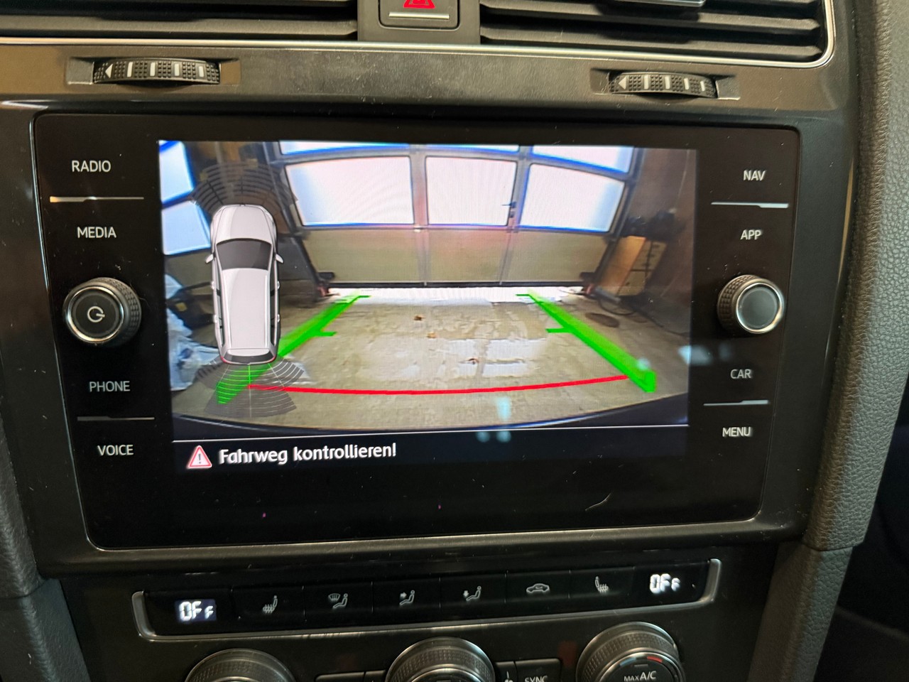 VW Golf 2.0 TDI Alltrack 4Motion DSG-image-13