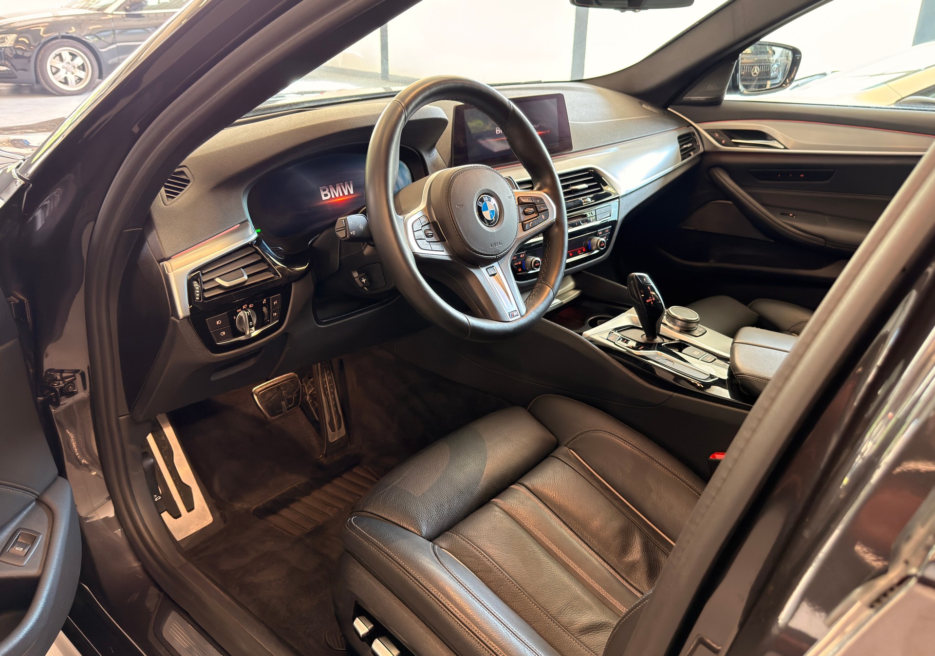 BMW 530d xDrive Touring Pure M Sport Edition Steptr.-image-1