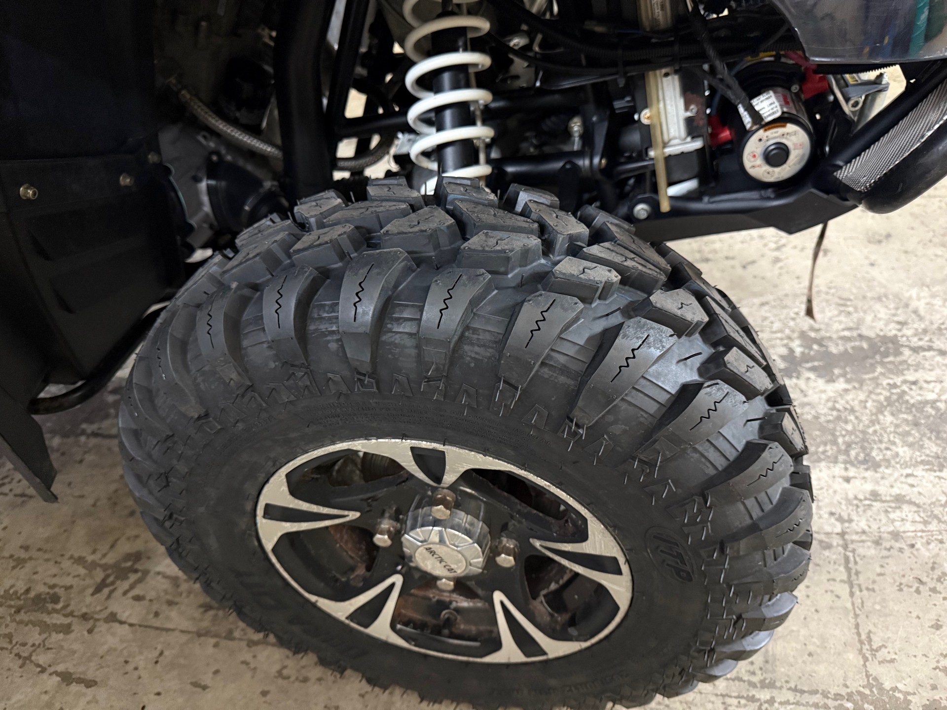 ARCTIC CAT ATV 550XT-image-9