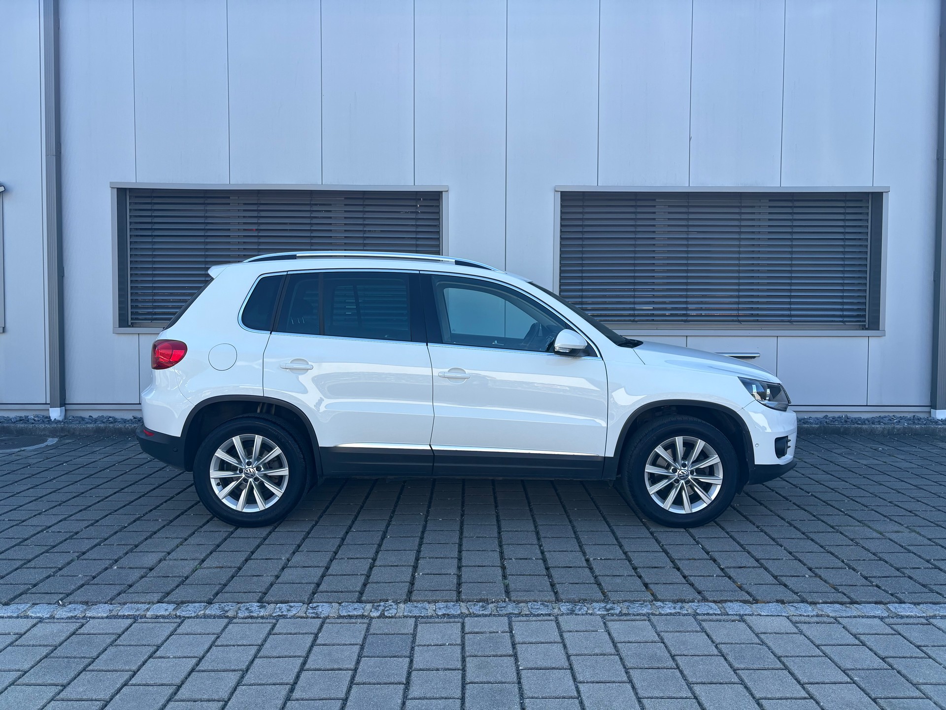 VW Tiguan 2.0 TDI BlueMotion Trend&Fun 4Motion DSG-image-11