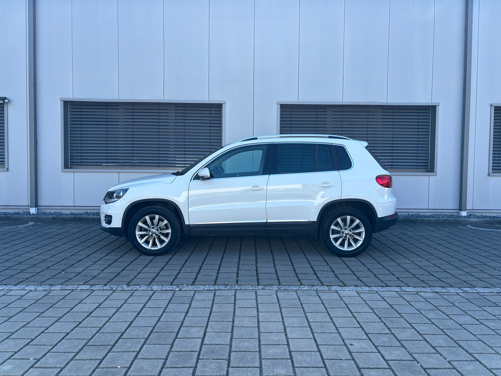 VW Tiguan 2.0 TDI BlueMotion Trend&Fun 4Motion DSG-image-10