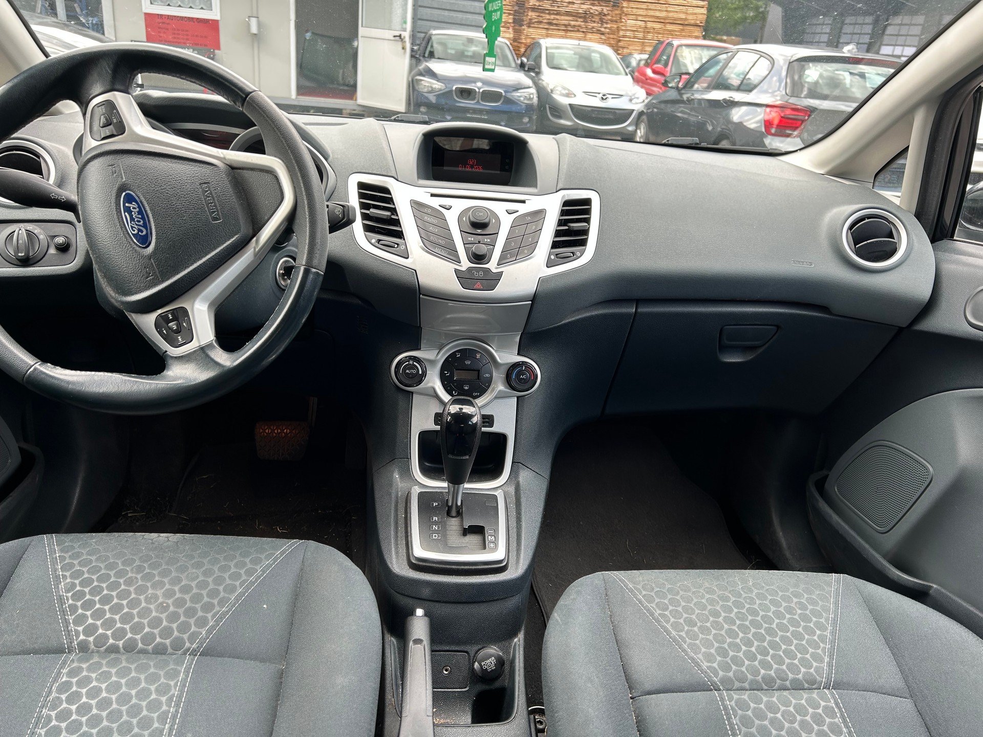 FORD Fiesta 1.4 16V Titanium Automatic-image-3