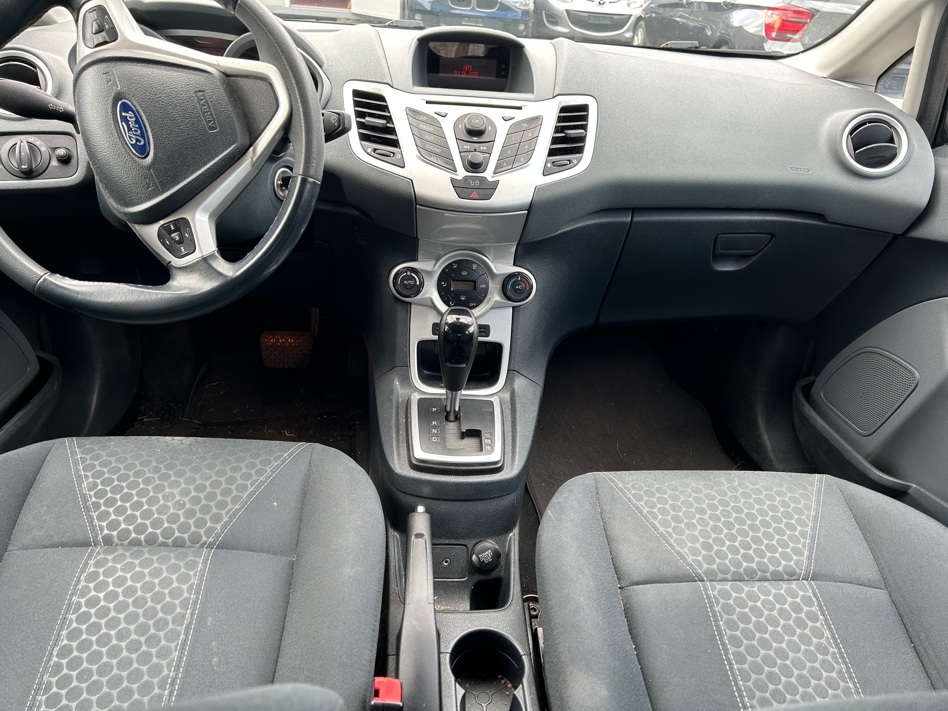 FORD Fiesta 1.4 16V Titanium Automatic-image-4