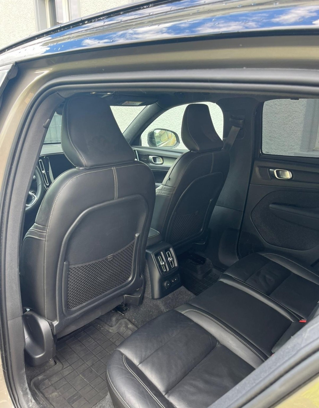 VOLVO 1.5 T5 PiH R-Design-image-3