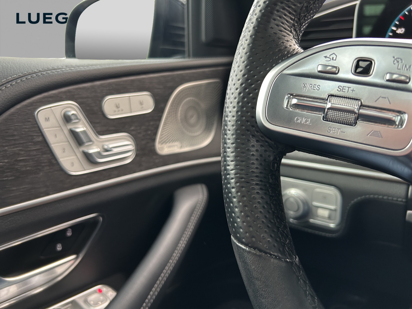 MERCEDES-BENZ GLE 350 de 4Matic AMG Line 9G-Tronic-image-12