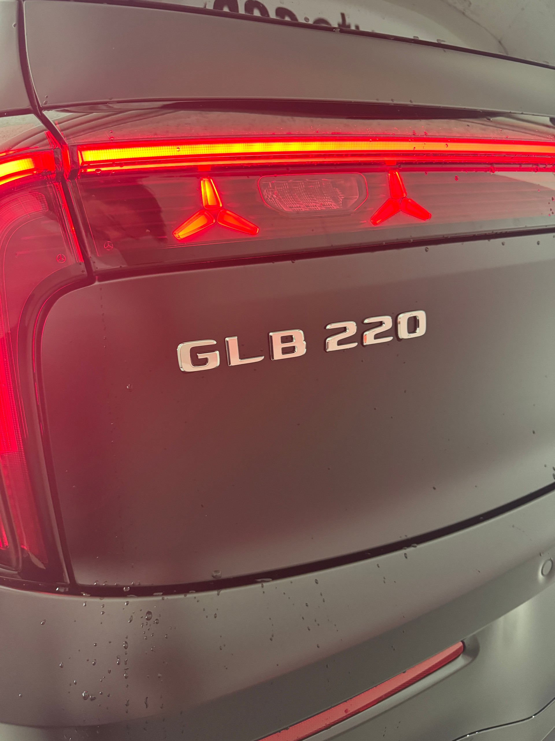 MERCEDES-BENZ GLB 220 4MATIC-image-13