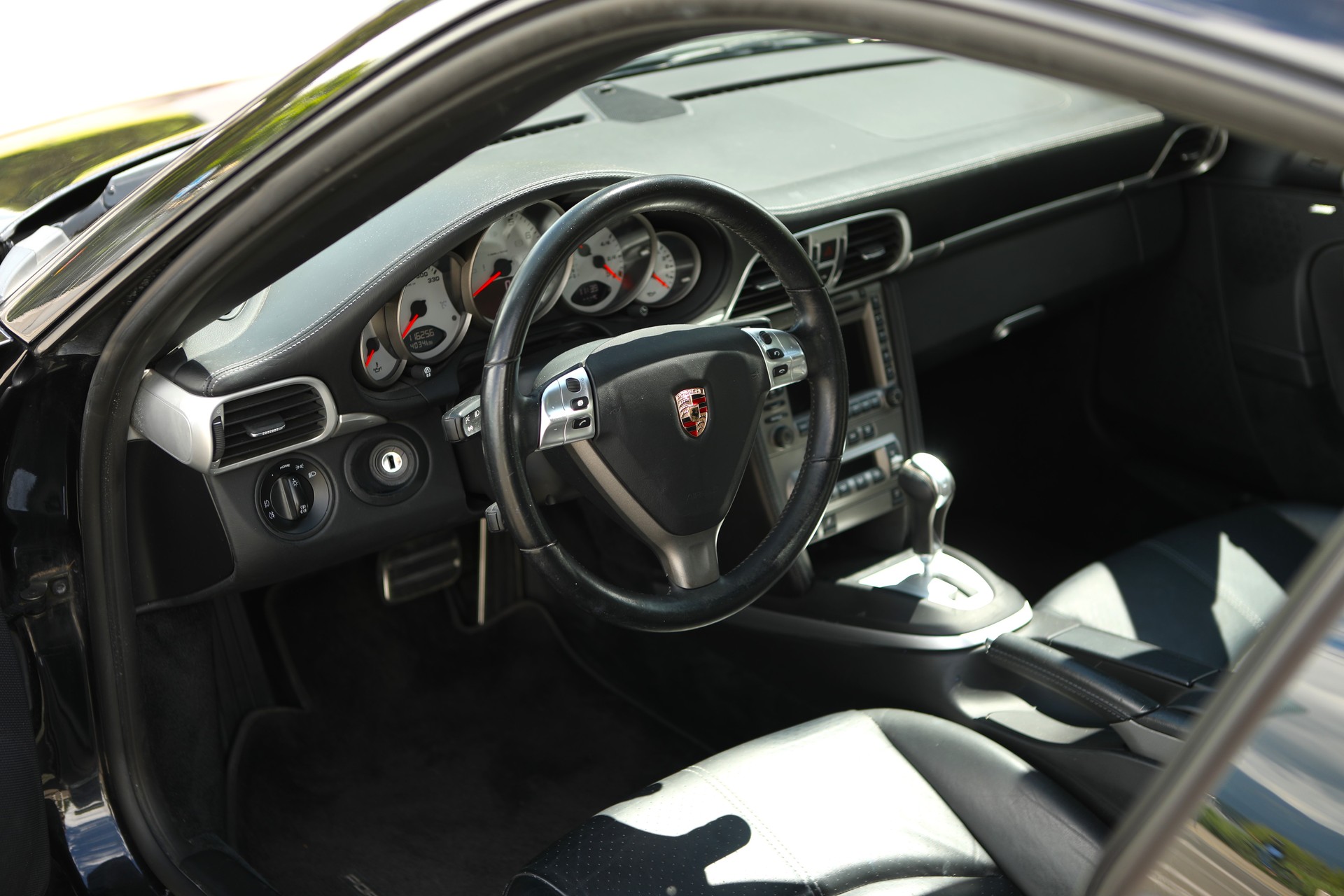PORSCHE 911 Carrera 4S-image-5