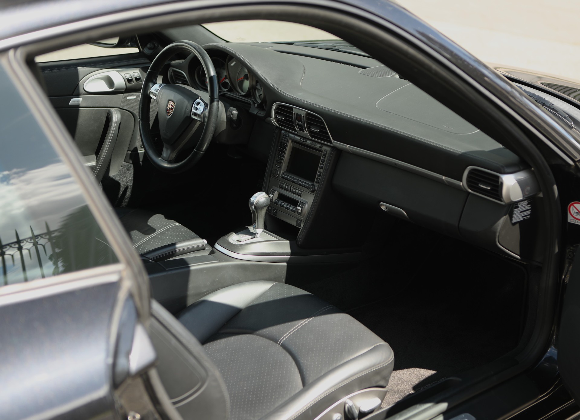 PORSCHE 911 Carrera 4S-image-4