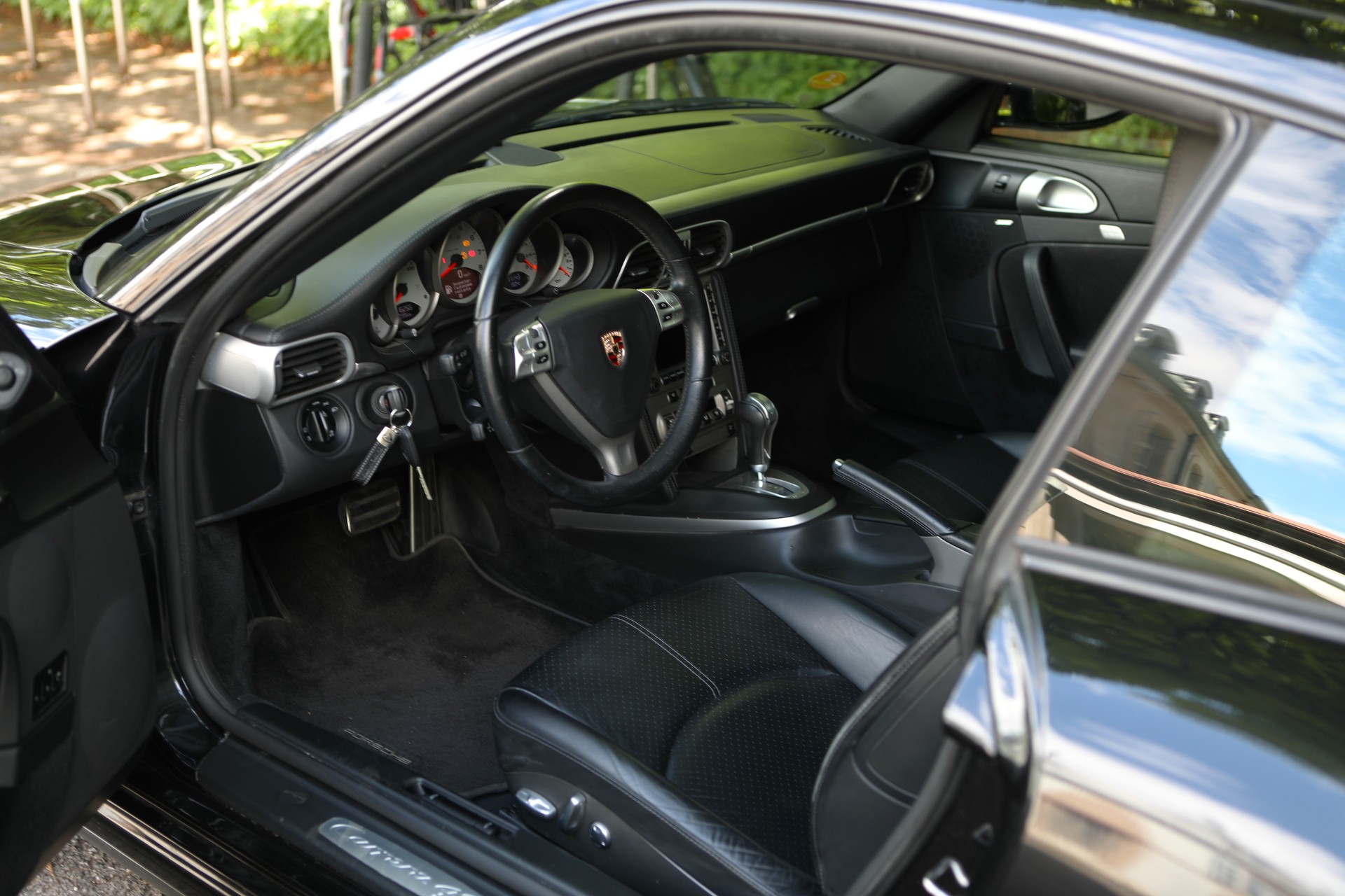 PORSCHE 911 Carrera 4S-image-6