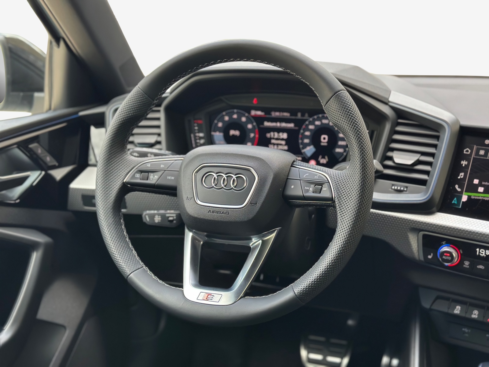 AUDI A1 Sportback 30 TFSI S Line Attraction S-tronic-image-9