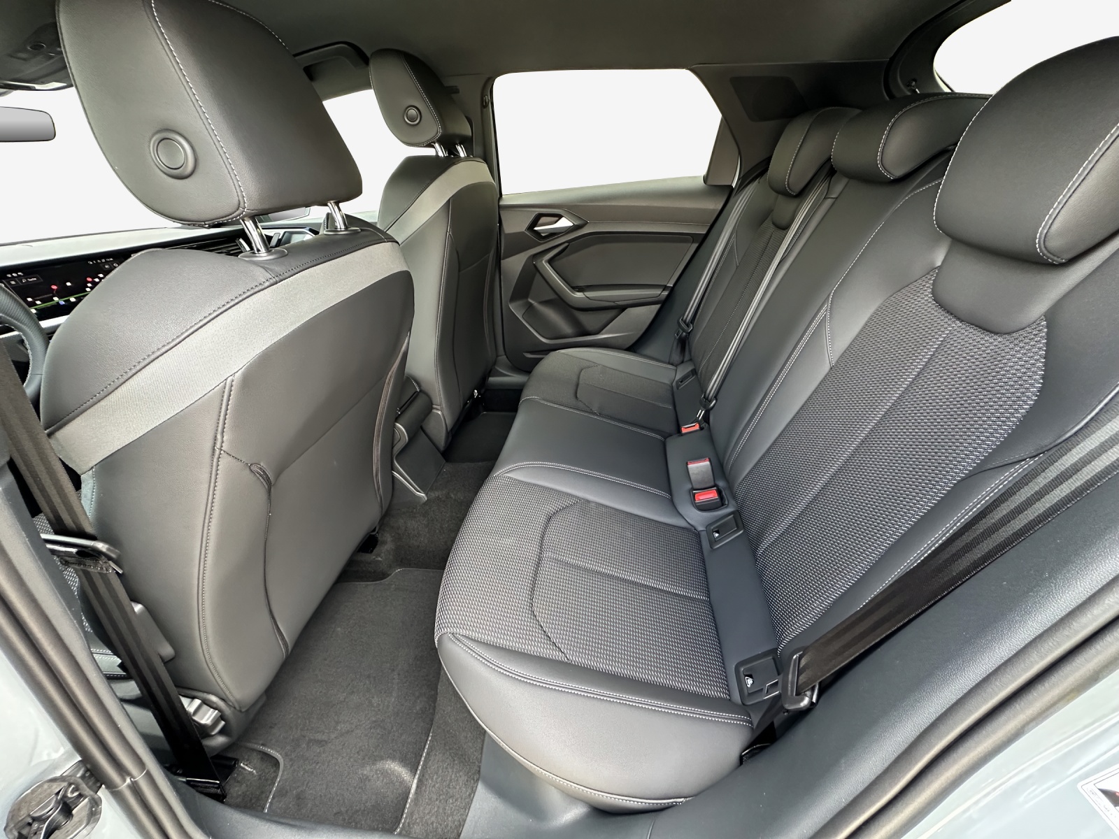 AUDI A1 Sportback 30 TFSI S Line Attraction S-tronic-image-11