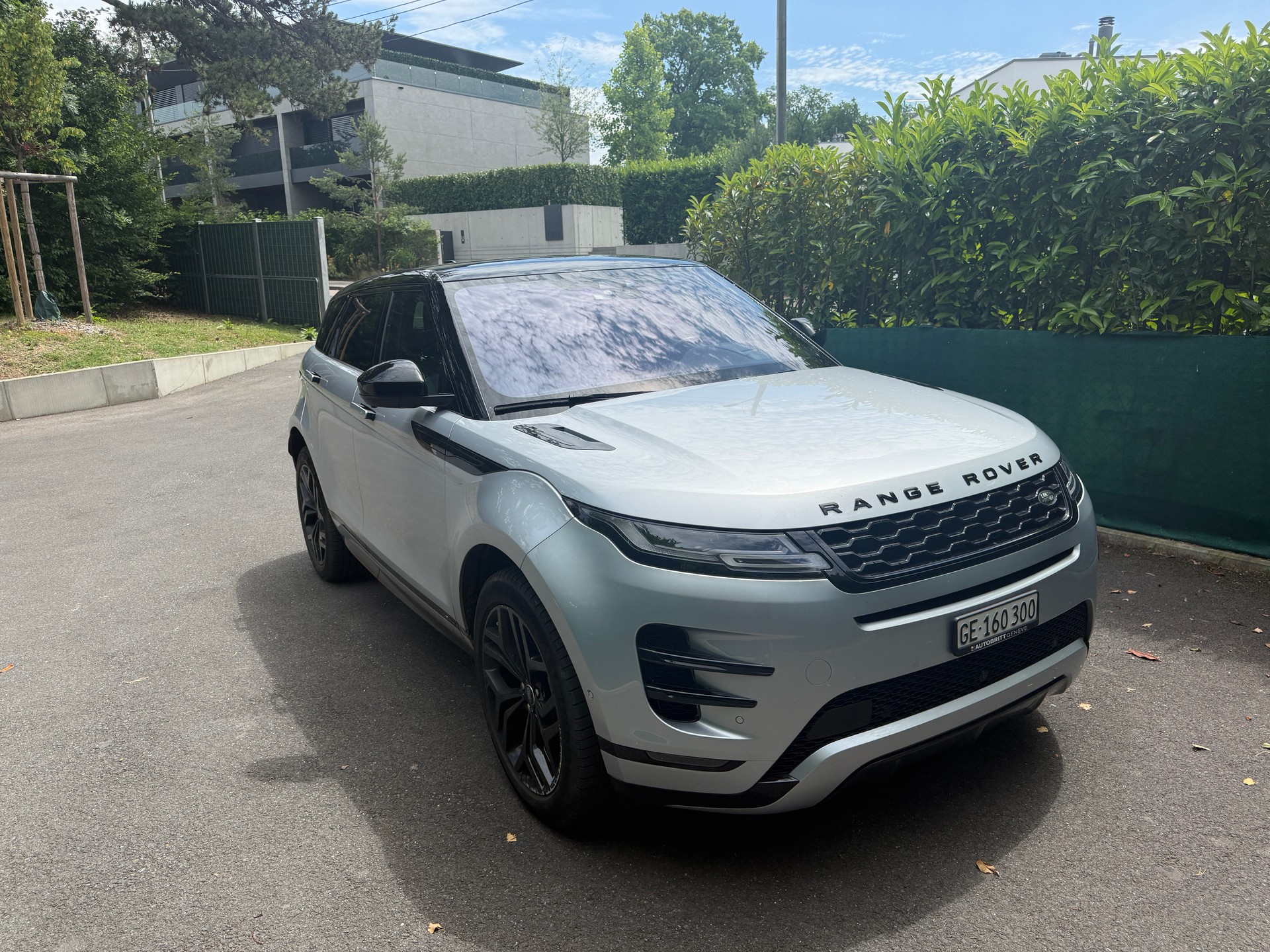 LAND ROVER 2.0 T 300 R-Dynamic HSE-image-0