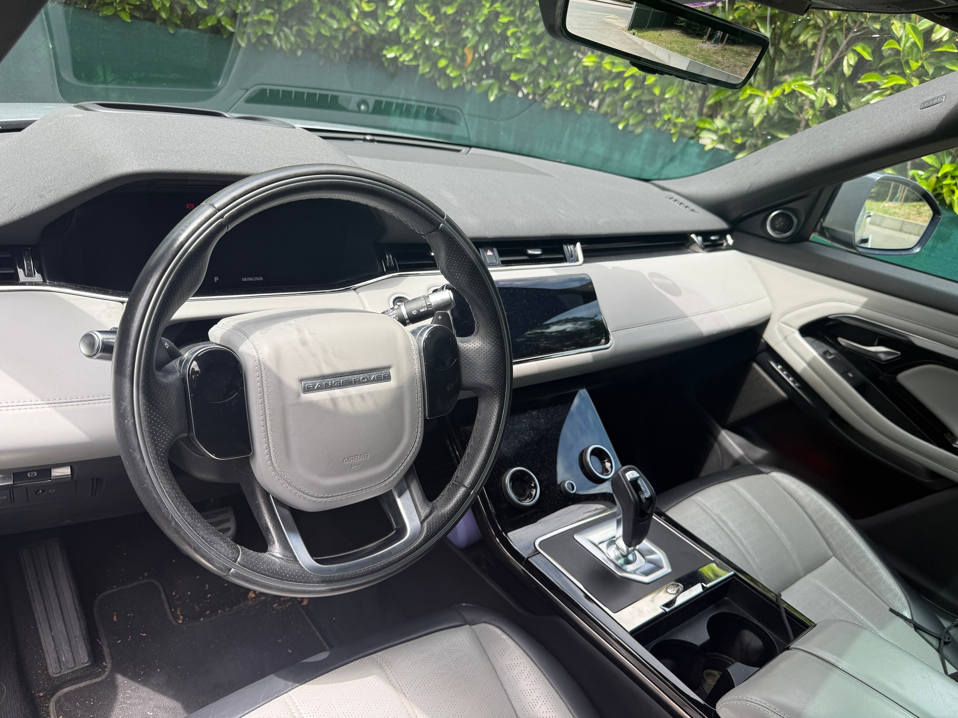 LAND ROVER 2.0 T 300 R-Dynamic HSE-image-1