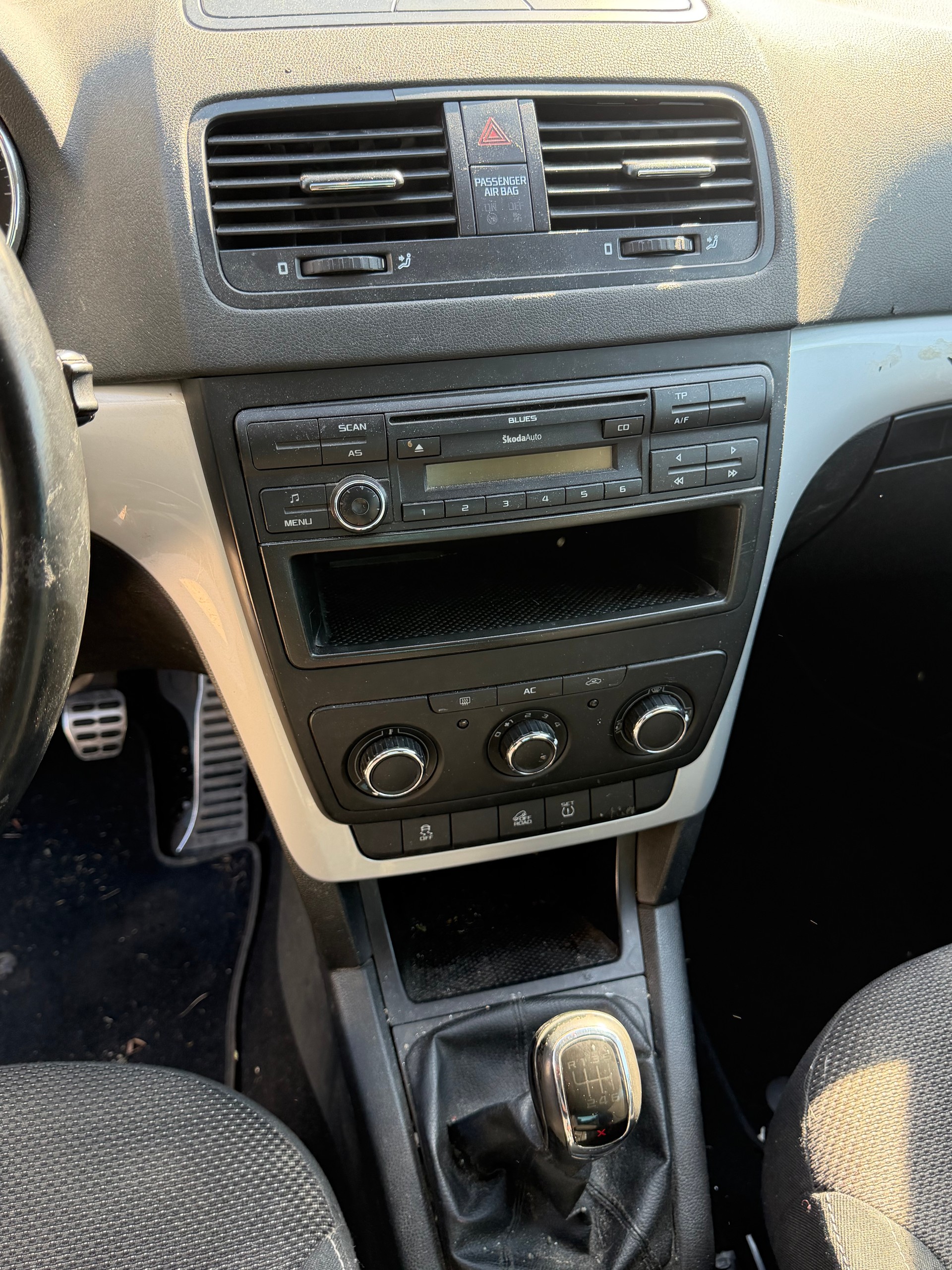 SKODA Yeti 1.8 TSI Active 4x4-image-6