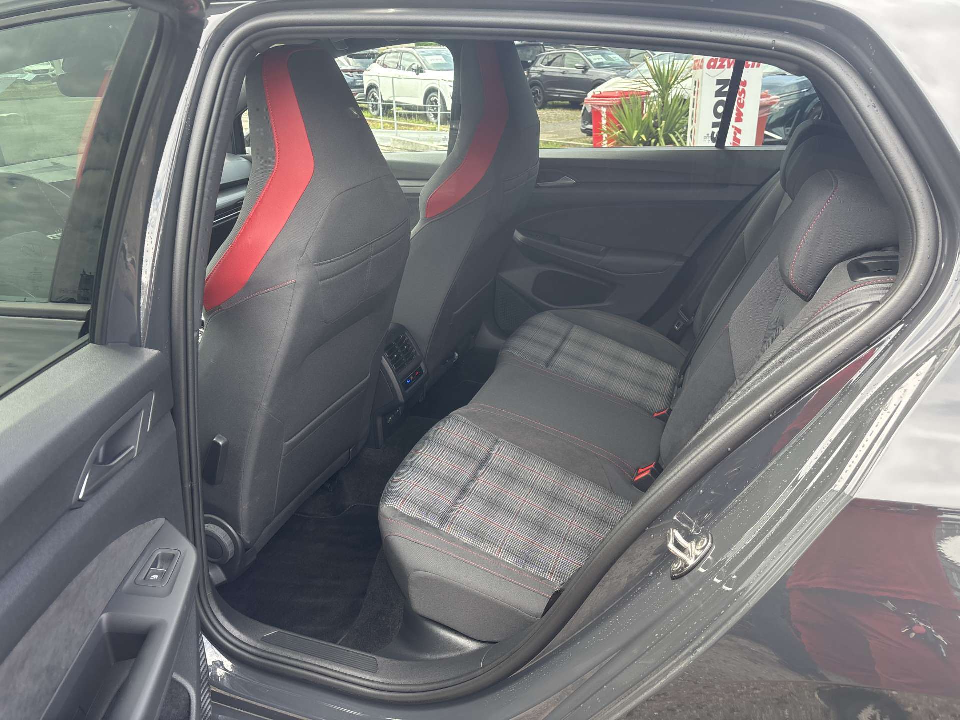 VW Golf 2.0 TSi GTi DSG-Automat 245PS-image-6