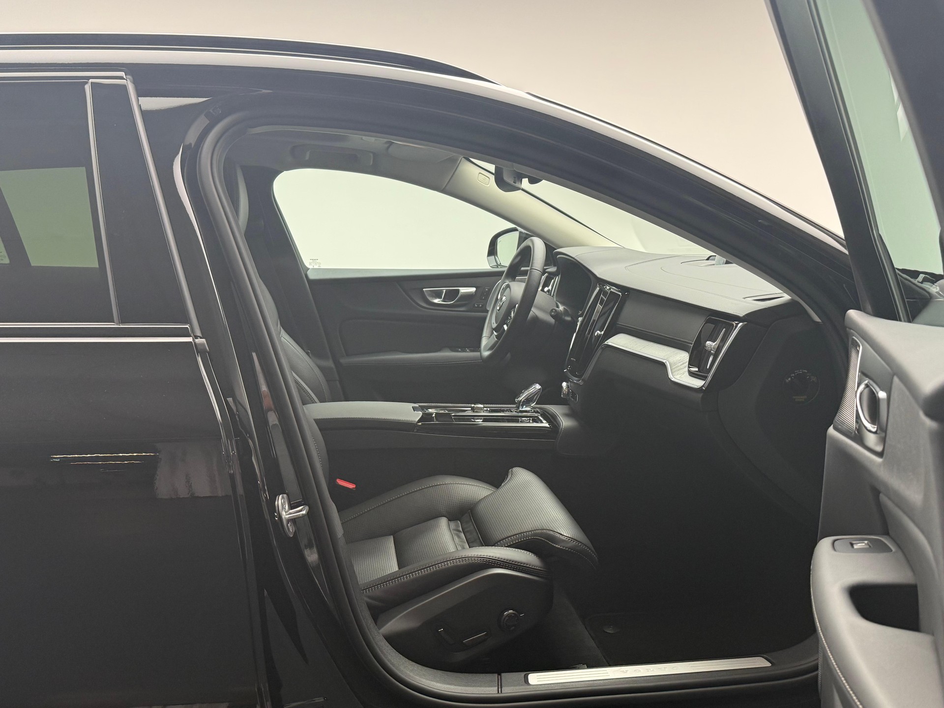 VOLVO V60 2.0 T8 TE Ultra Dark eAWD-image-9