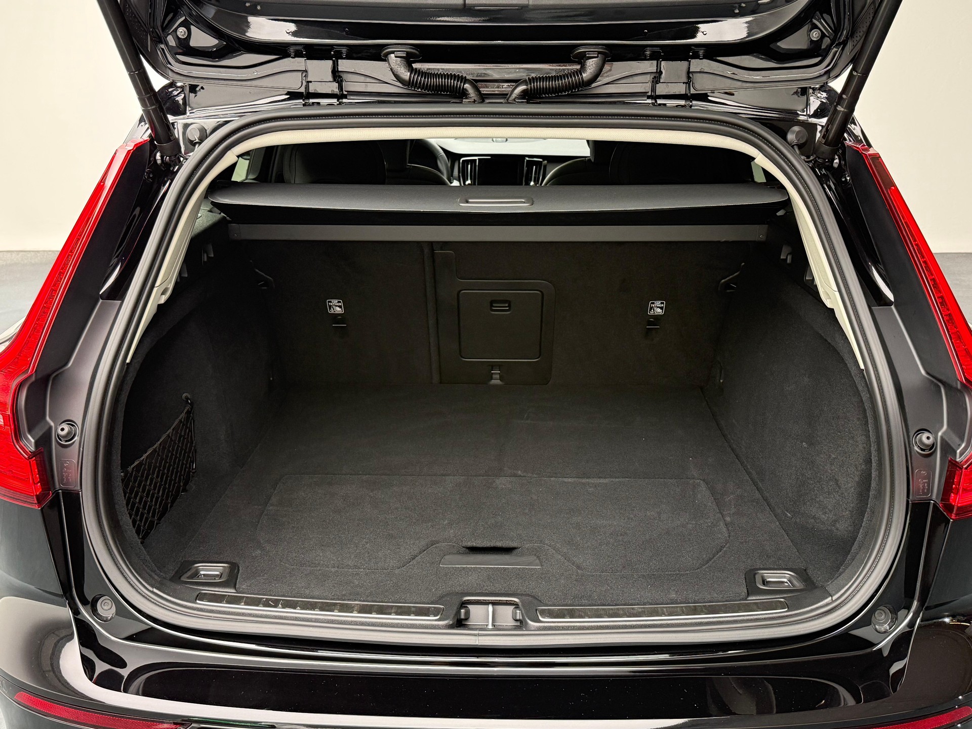 VOLVO V60 2.0 T8 TE Ultra Dark eAWD-image-11