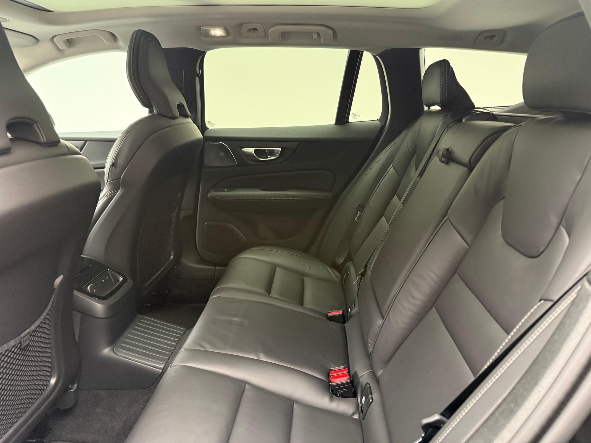 VOLVO V60 2.0 T8 TE Ultra Dark eAWD-image-10