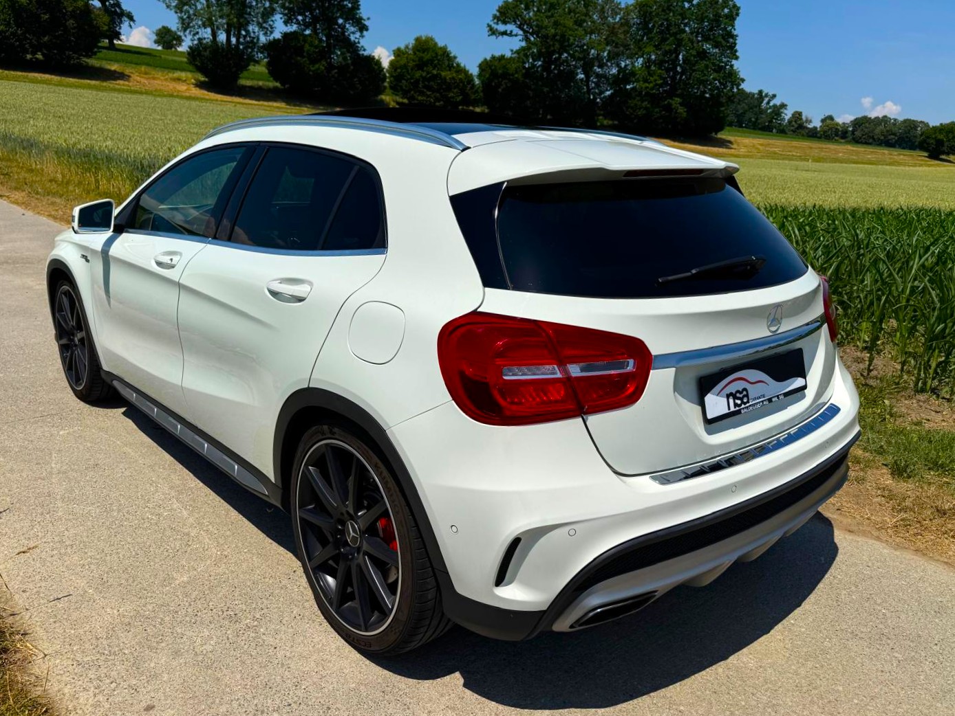 MERCEDES-BENZ GLA 45 AMG 4Matic 7G-DCT-image-3