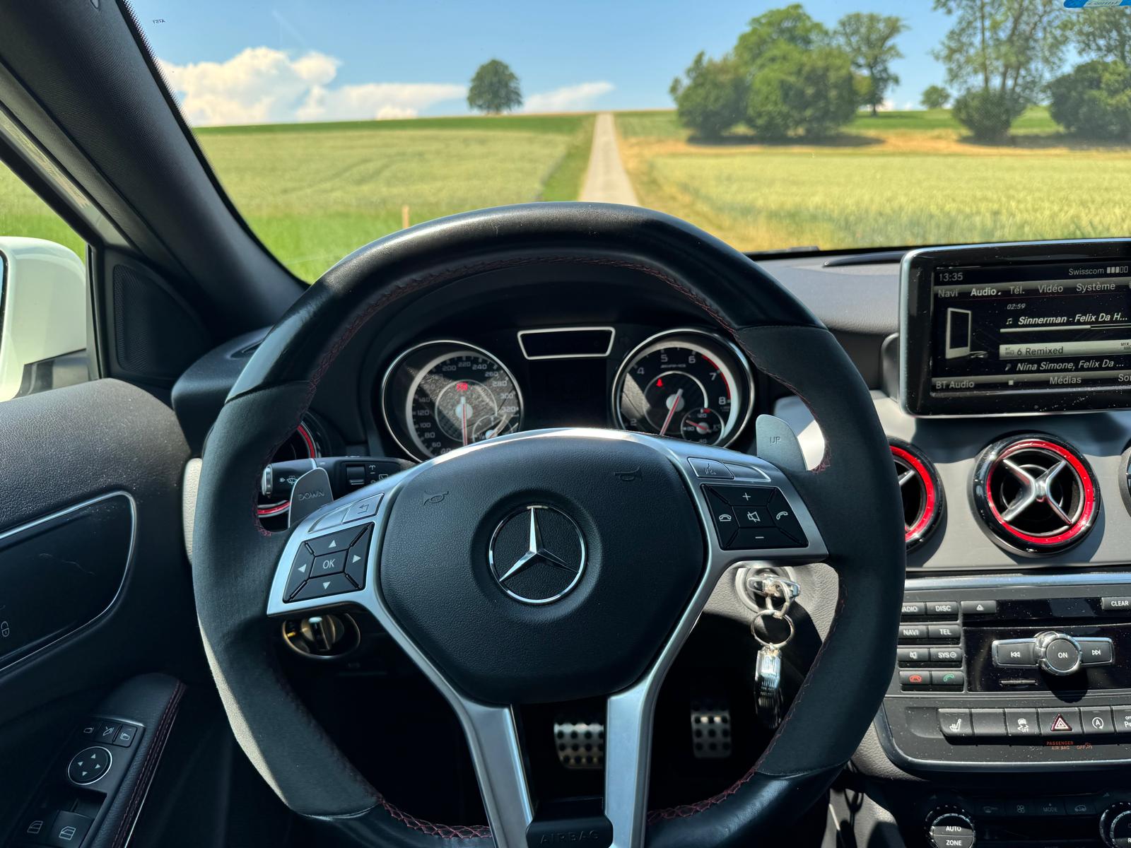 MERCEDES-BENZ GLA 45 AMG 4Matic 7G-DCT-image-12