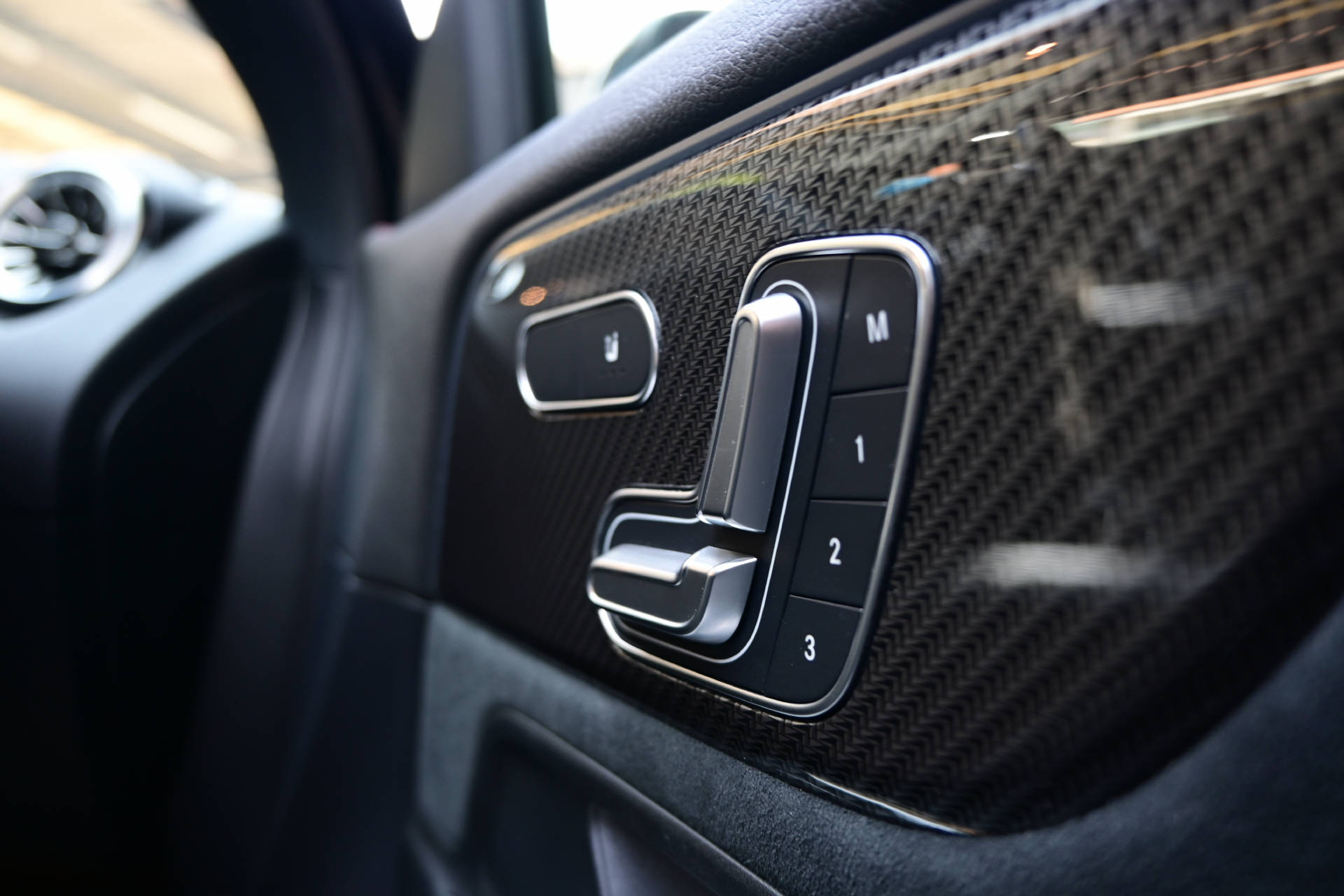 MERCEDES-BENZ GLA 35 AMG 4matic *CH-Auto*Carbon Interieur*-image-16