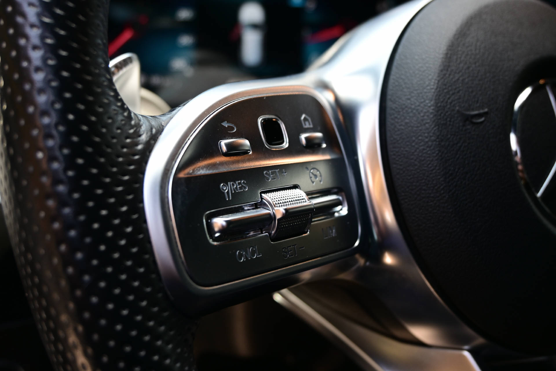 MERCEDES-BENZ GLA 35 AMG 4matic *CH-Auto*Carbon Interieur*-image-19