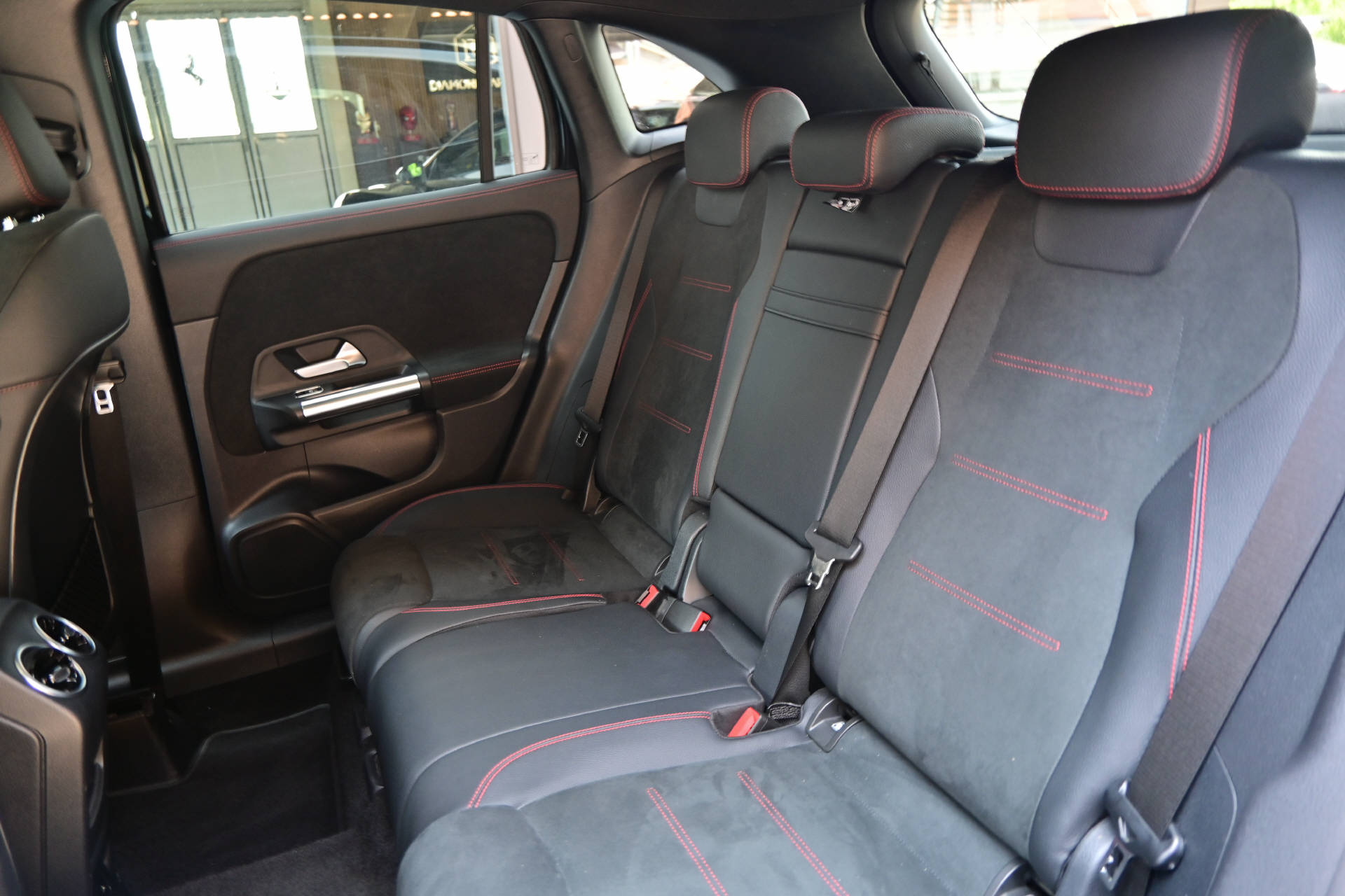 MERCEDES-BENZ GLA 35 AMG 4matic *CH-Auto*Carbon Interieur*-image-23